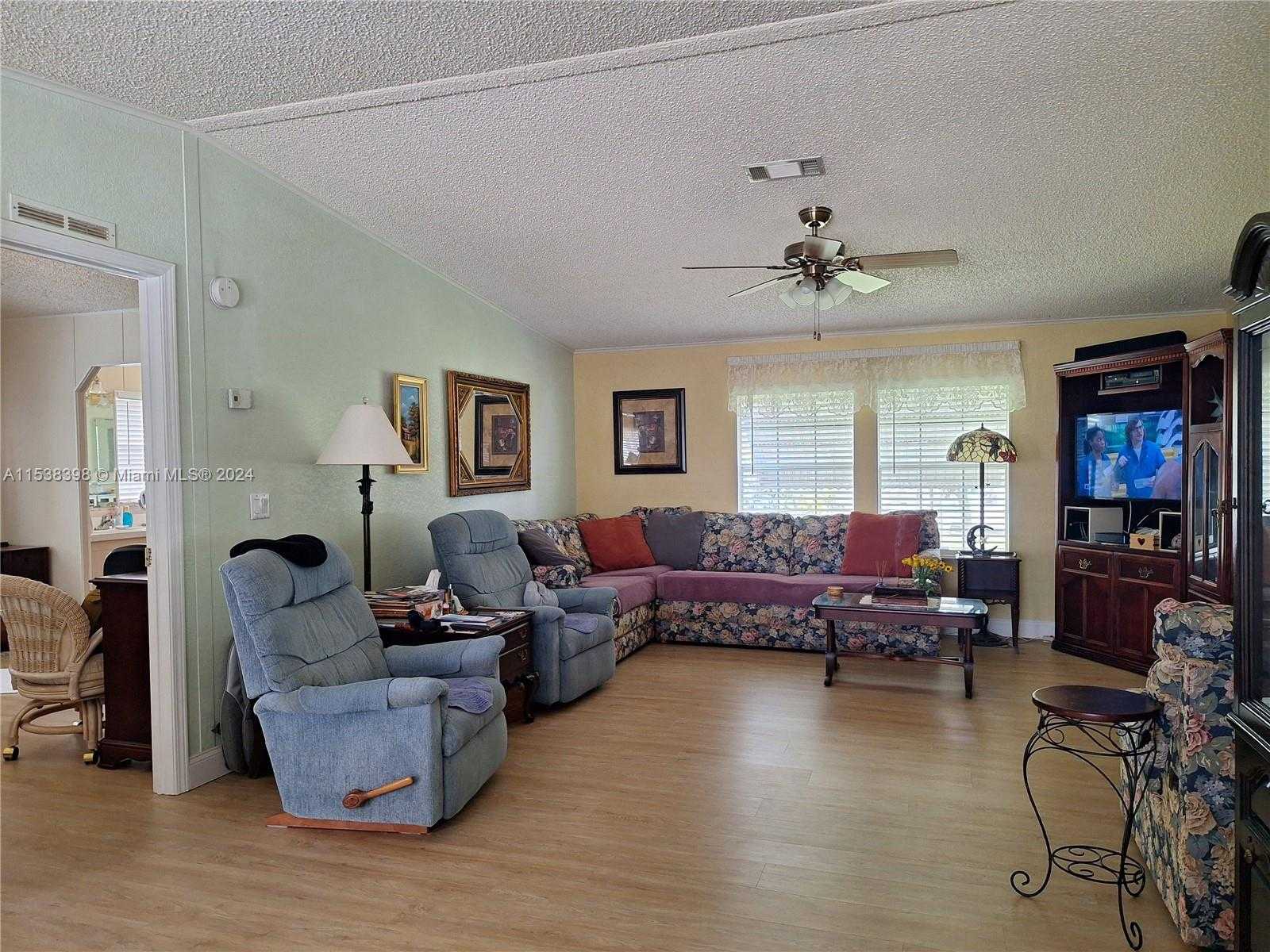 Small Image of 35303 SOUTH WEST 180TH AVENUE LOTS 381-382, Homestead Number 27