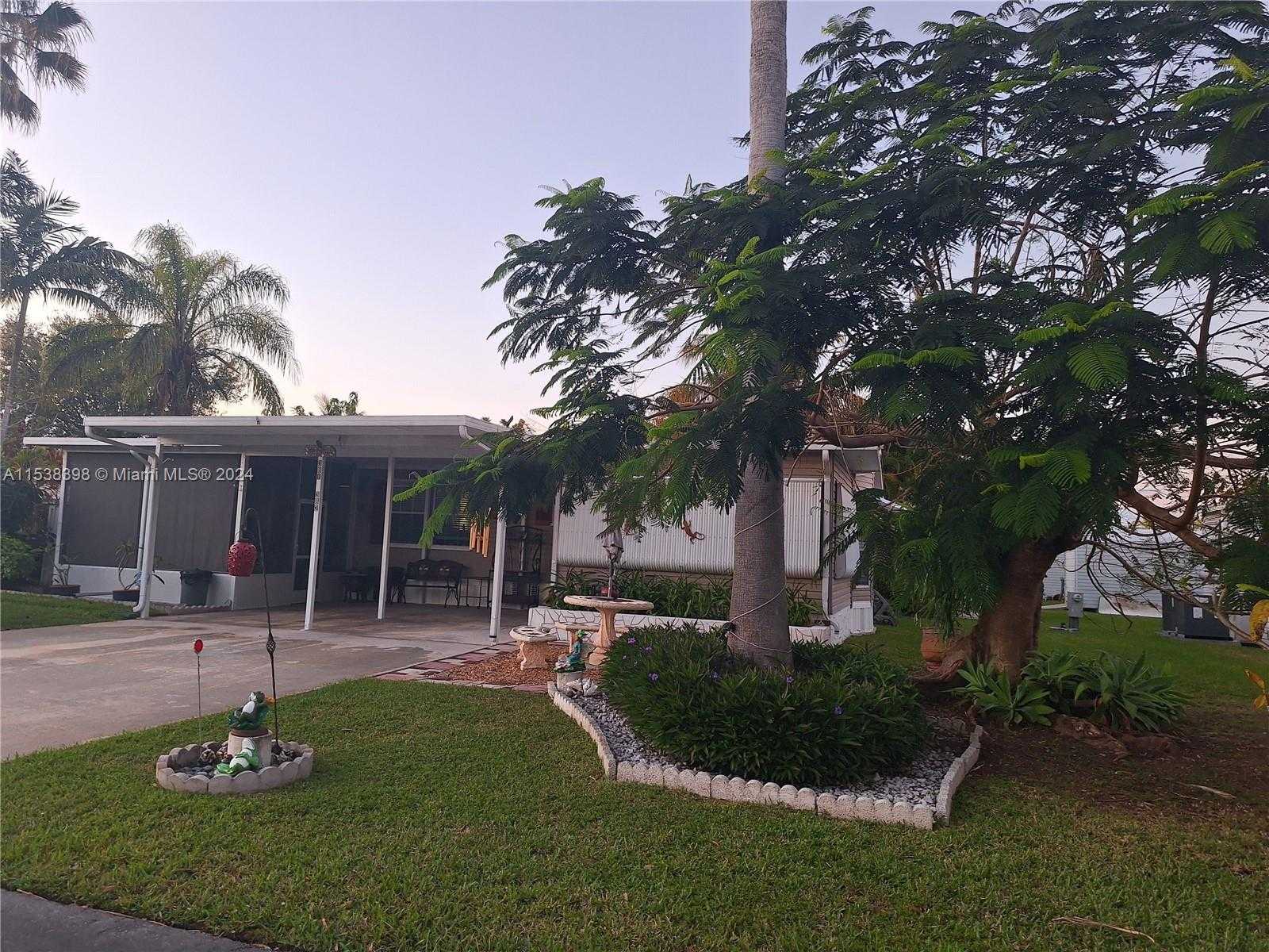 Small Image of 35303 SOUTH WEST 180TH AVENUE LOTS 381-382, Homestead Number 4