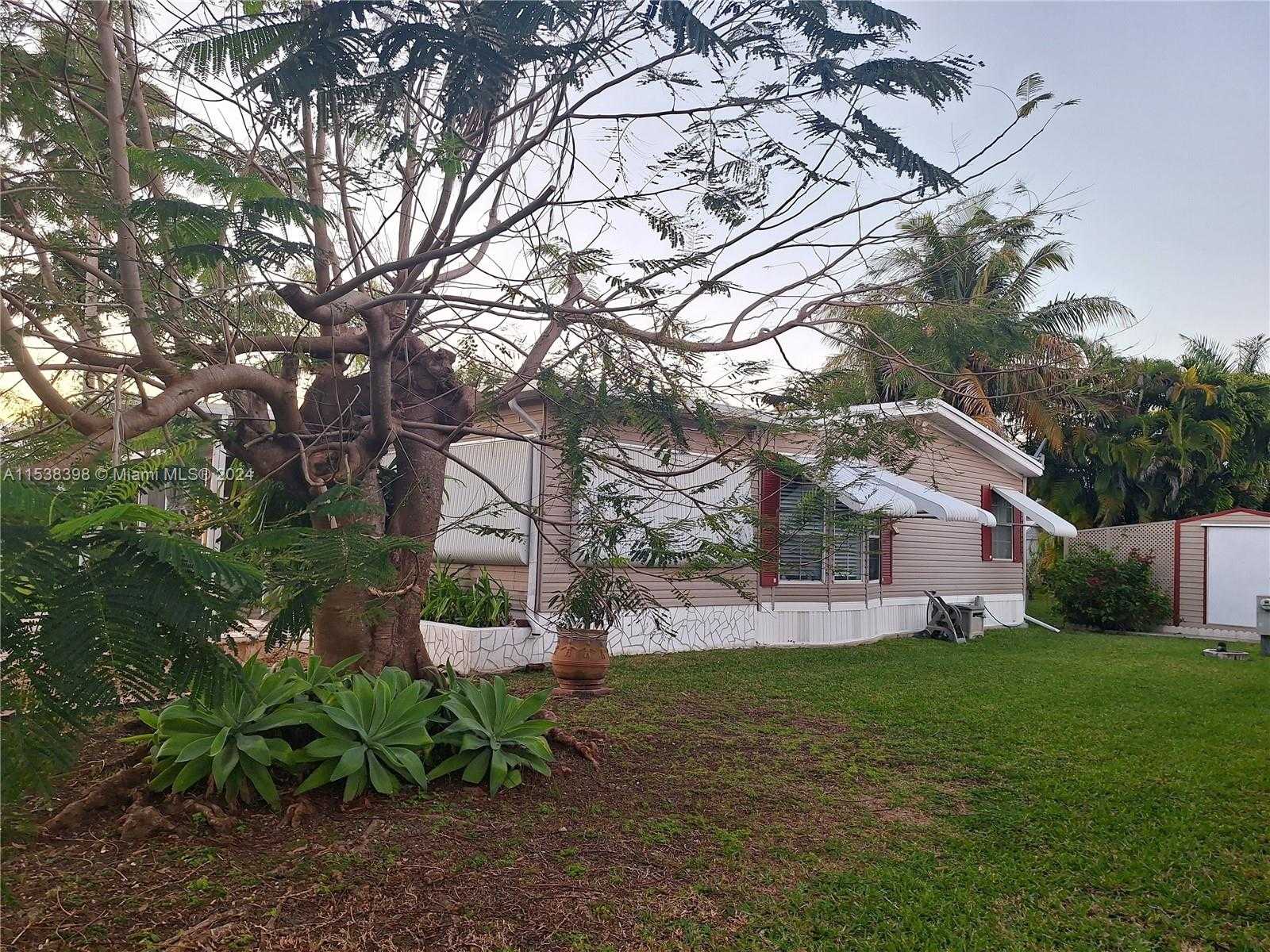 Small Image of 35303 SOUTH WEST 180TH AVENUE LOTS 381-382, Homestead Number 8