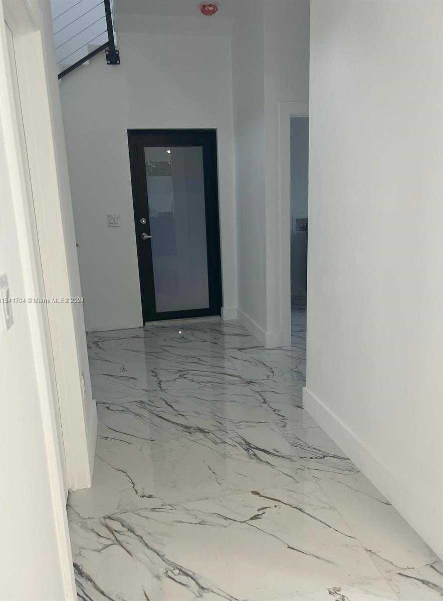 Small Image of 5455 SOUTH WEST 60 CT, Miami Number 18