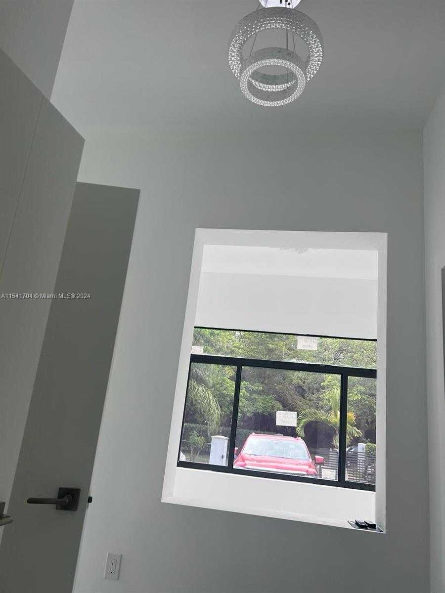 Small Image of 5455 SOUTH WEST 60 CT, Miami Number 40