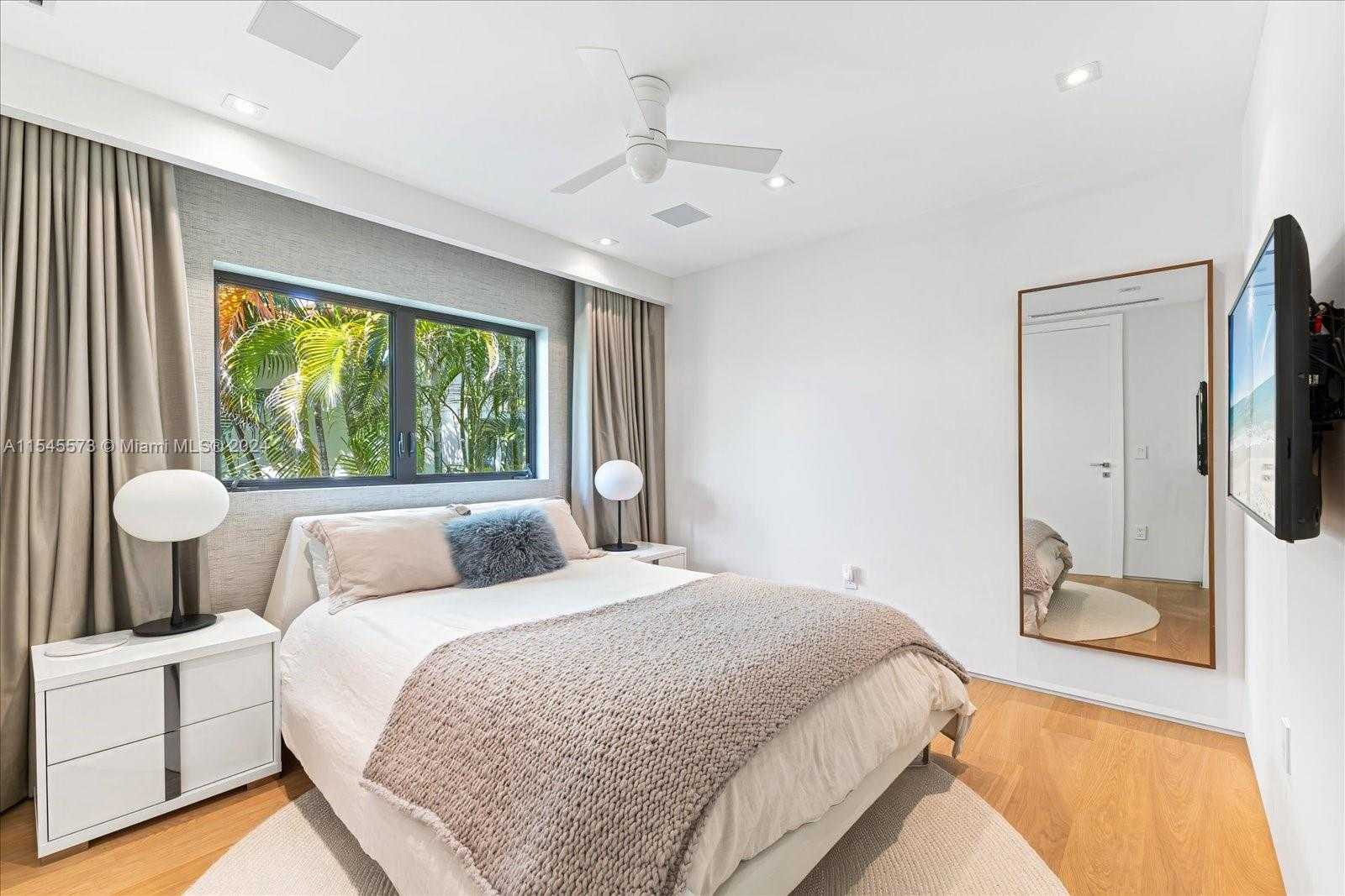 Small Image of 401 EAST RIVO ALTO DR, Miami Beach Number 25