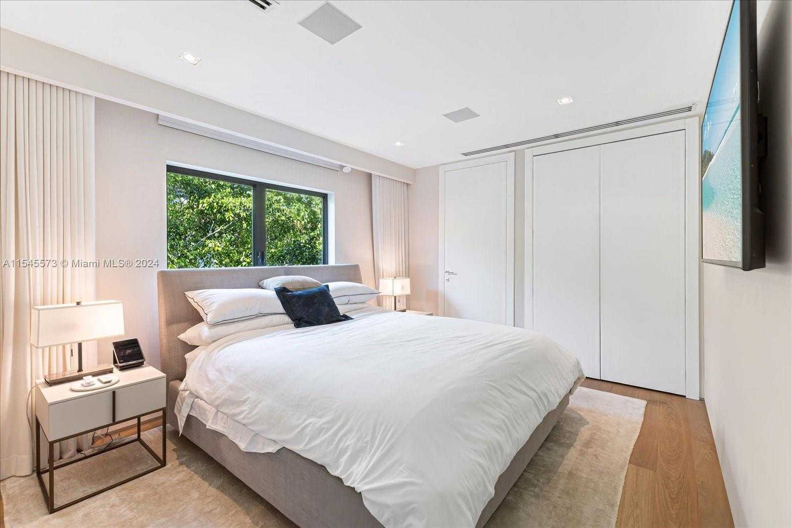 Small Image of 401 EAST RIVO ALTO DR, Miami Beach Number 31