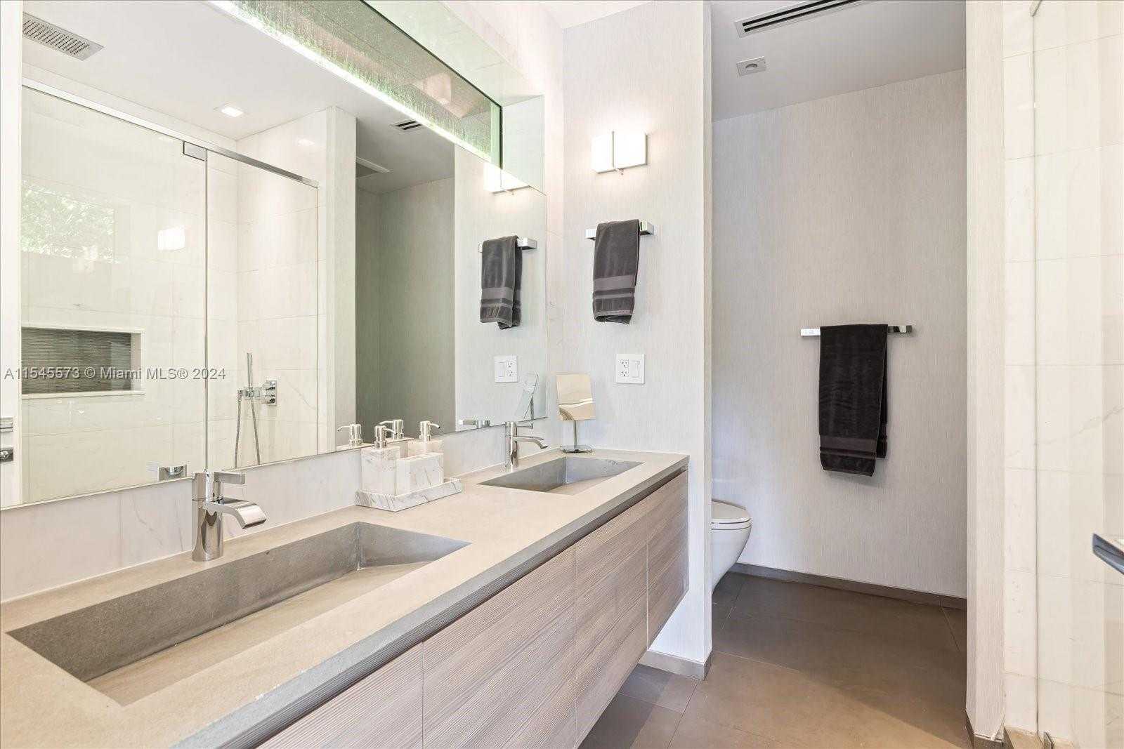 Small Image of 401 EAST RIVO ALTO DR, Miami Beach Number 32