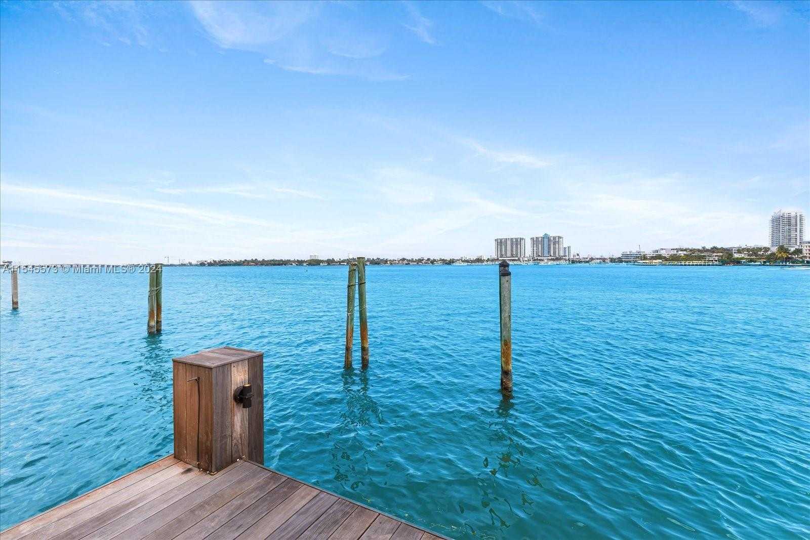 Small Image of 401 EAST RIVO ALTO DR, Miami Beach Number 36