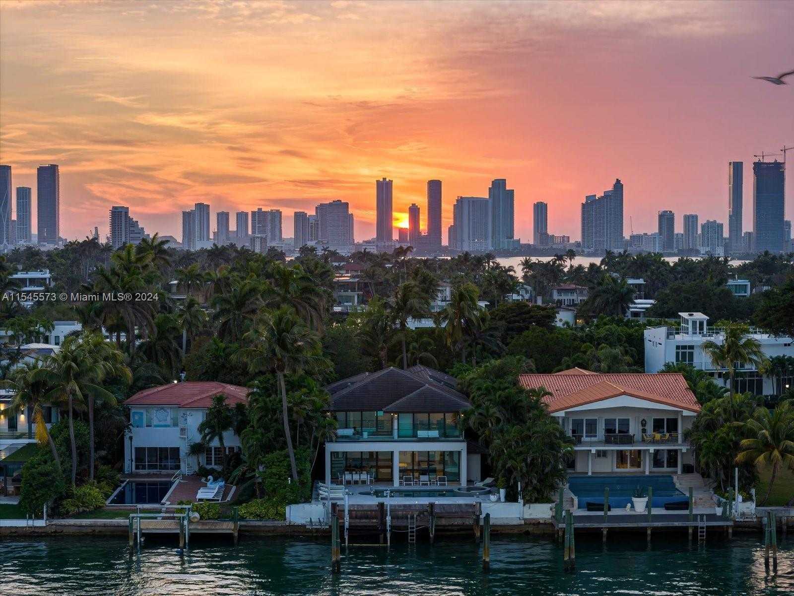 Small Image of 401 EAST RIVO ALTO DR, Miami Beach Number 47