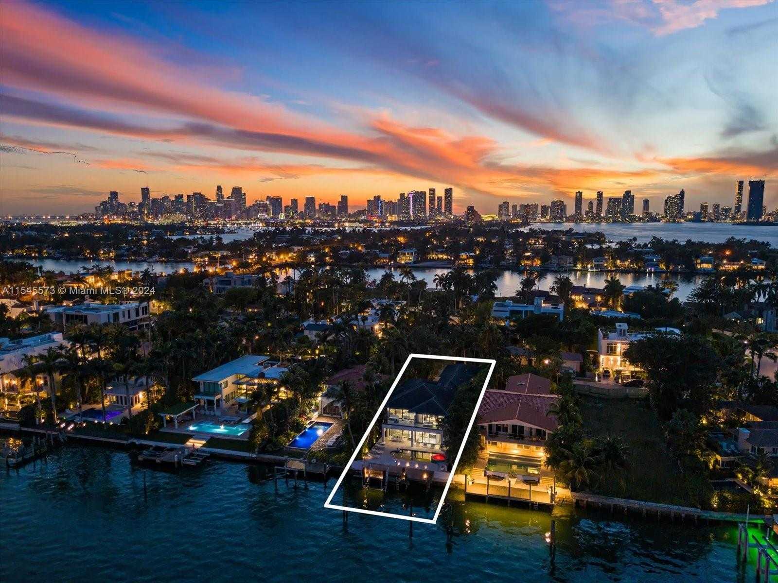Small Image of 401 EAST RIVO ALTO DR, Miami Beach Number 51
