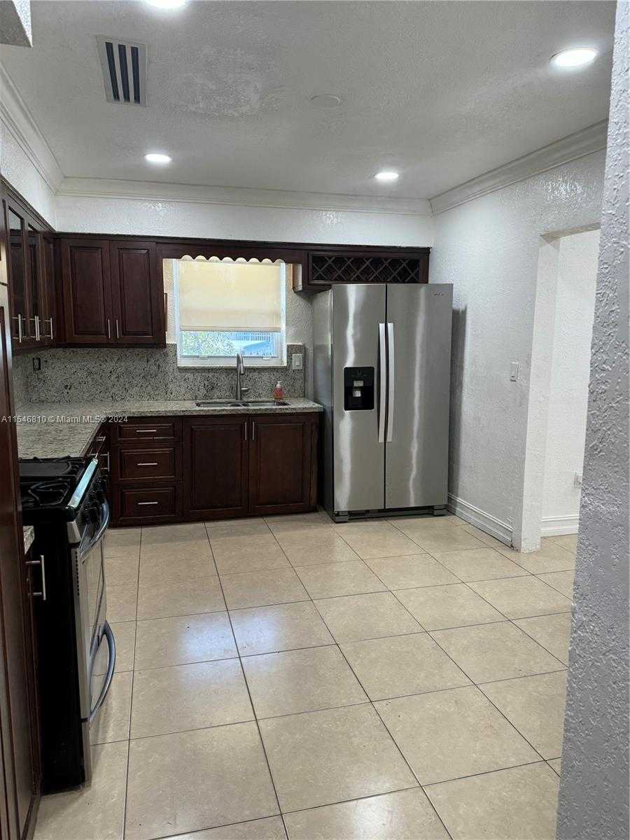 Small Image of 206 PONCE DE LEON BLVD, Coral Gables Number 14