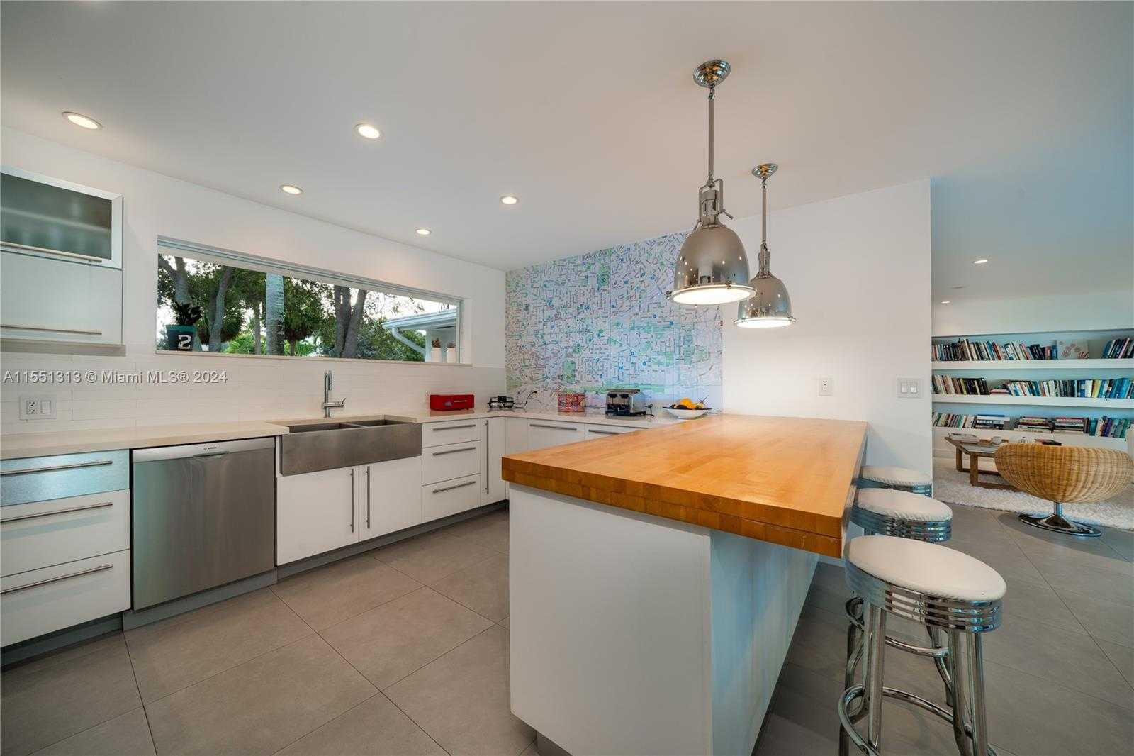 Small Image of 861 HARBOR DR, Key Biscayne Number 10