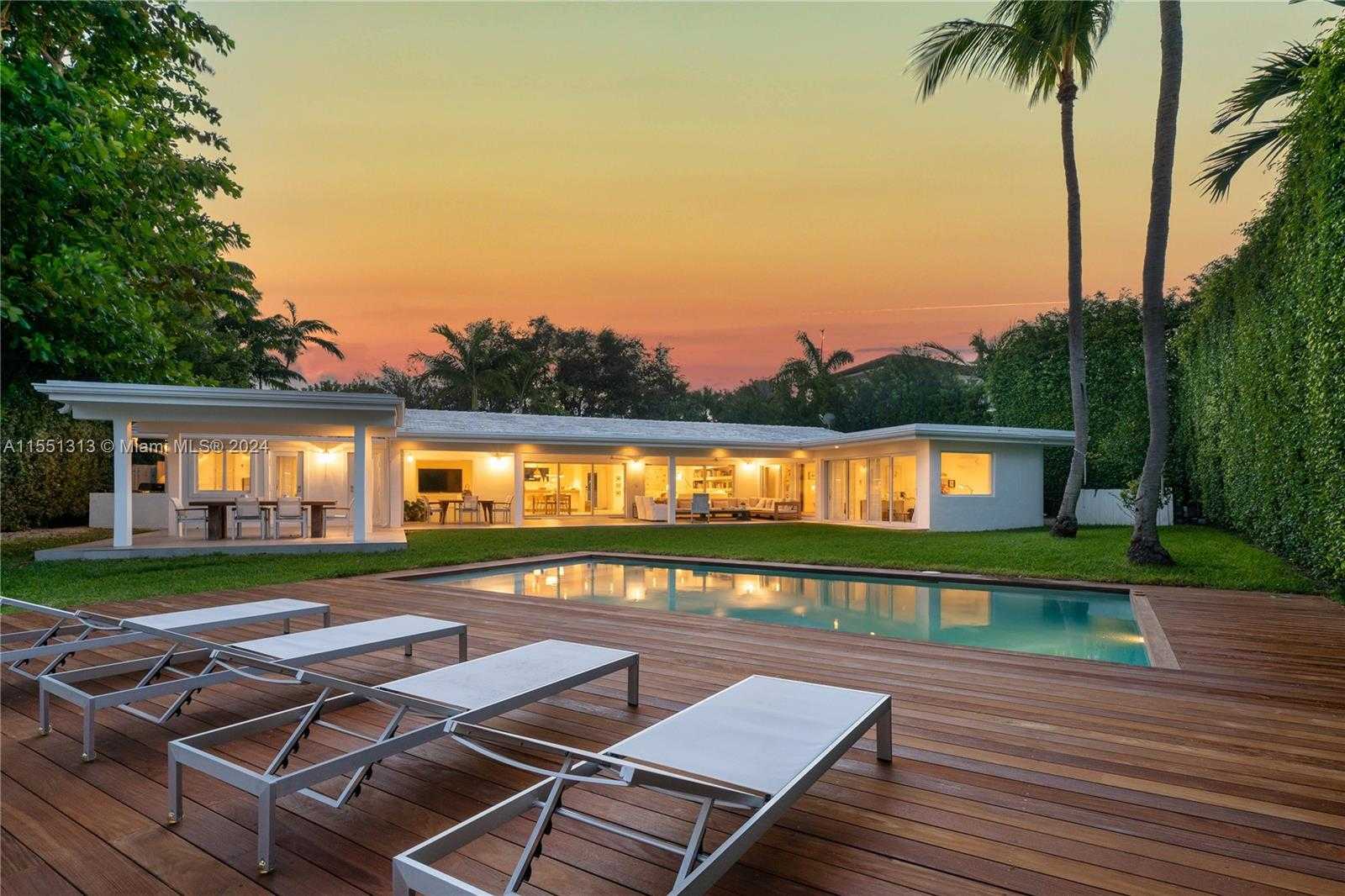 Small Image of 861 HARBOR DR, Key Biscayne Number 20