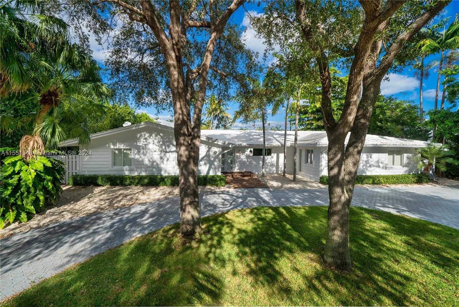 Small Image of 861 HARBOR DR, Key Biscayne Number 21
