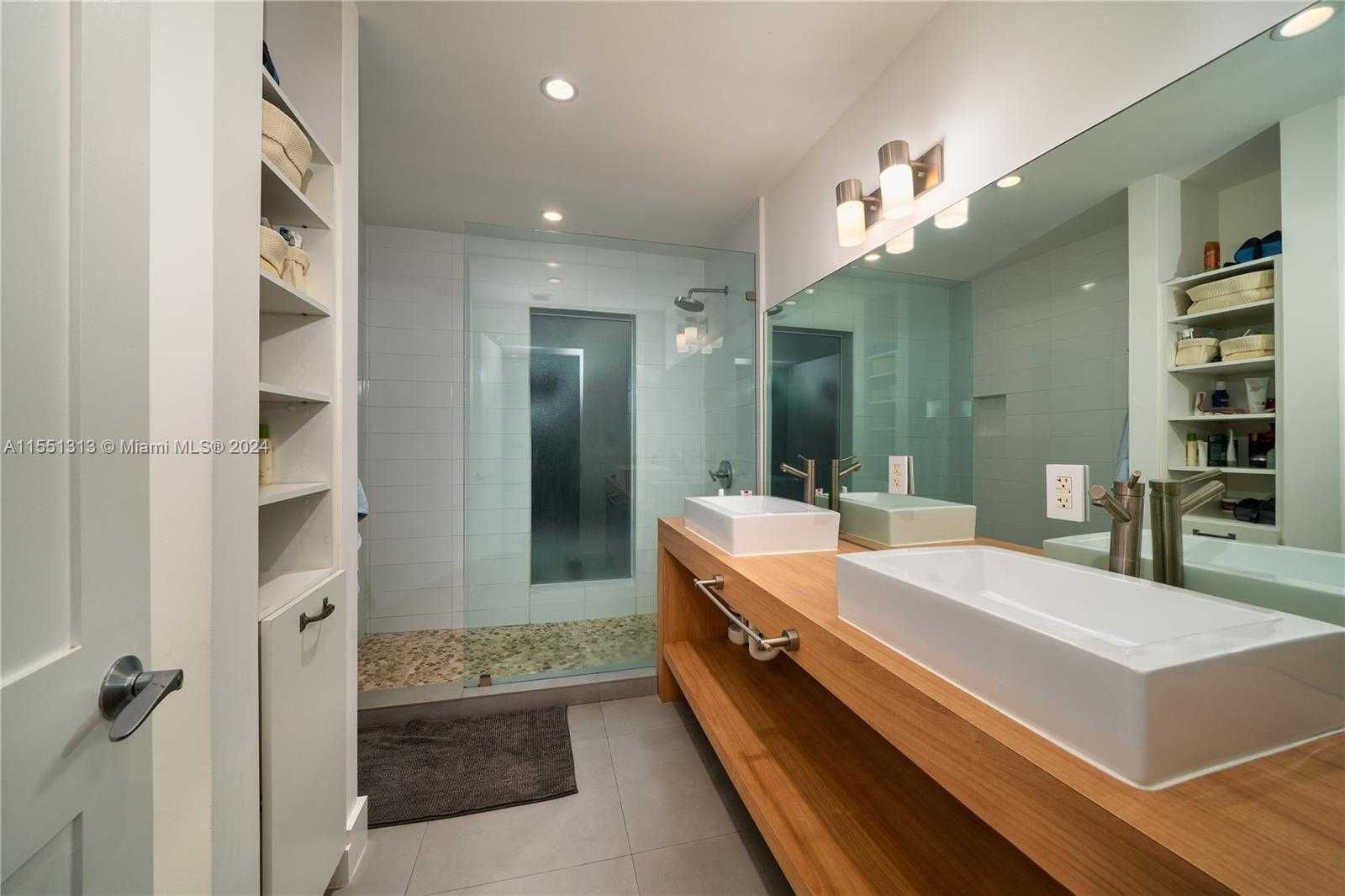 Small Image of 861 HARBOR DR, Key Biscayne Number 22