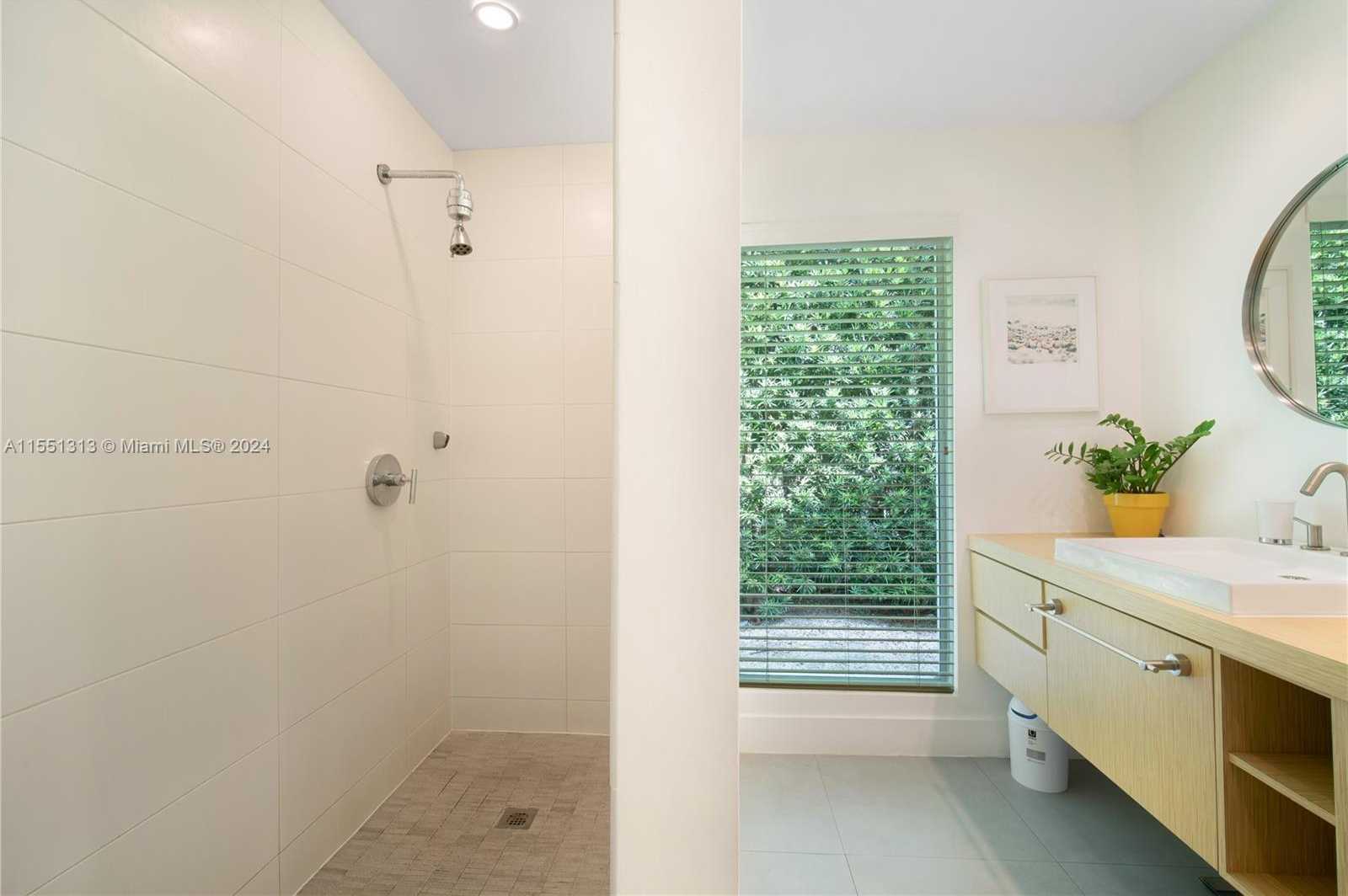 Small Image of 861 HARBOR DR, Key Biscayne Number 27