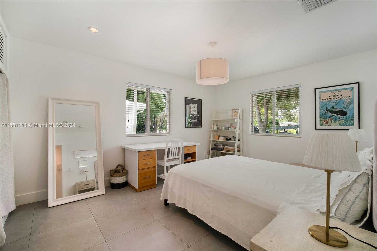 Small Image of 861 HARBOR DR, Key Biscayne Number 33