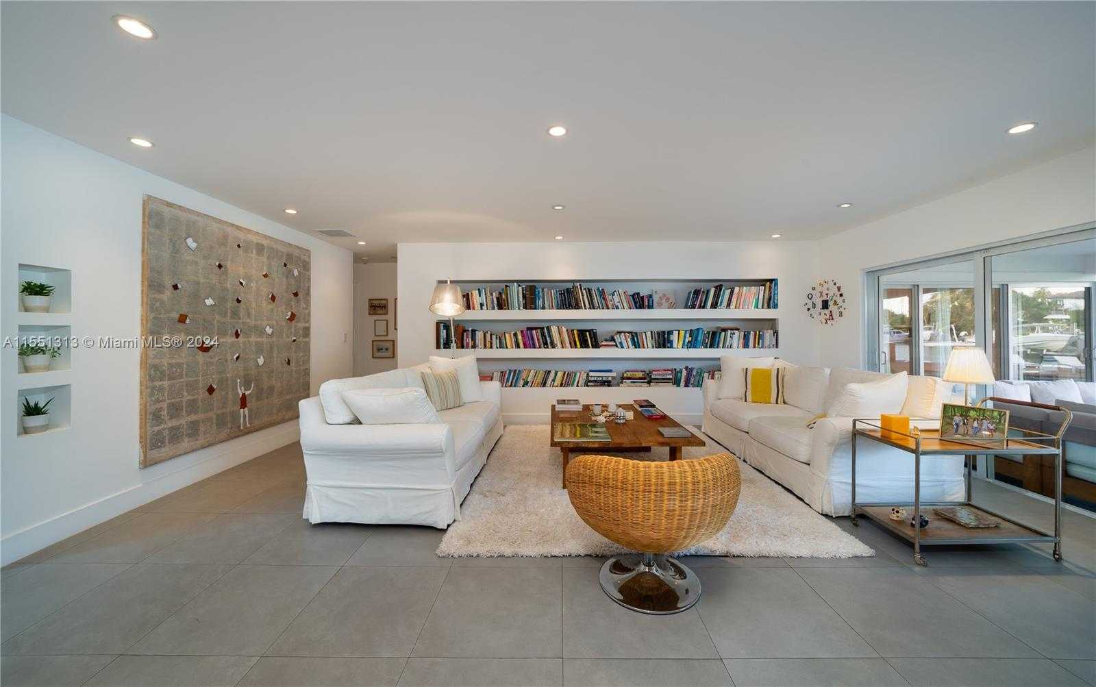 Small Image of 861 HARBOR DR, Key Biscayne Number 4
