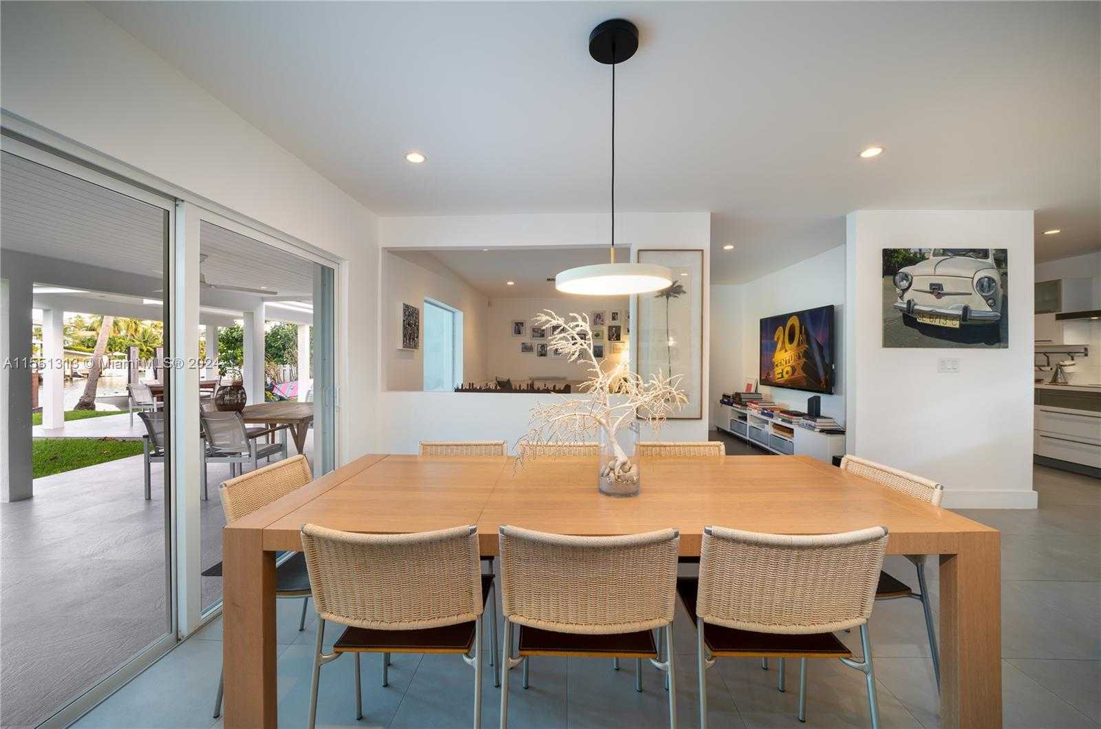 Small Image of 861 HARBOR DR, Key Biscayne Number 7