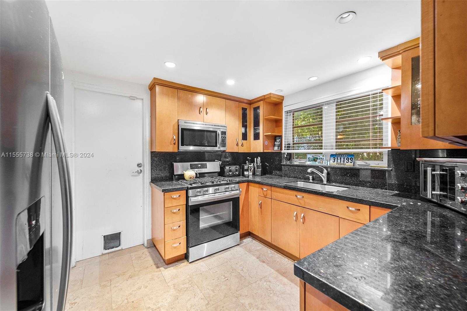 Small Image of 3440 NORTH MERIDIAN AVE, Miami Beach Number 10