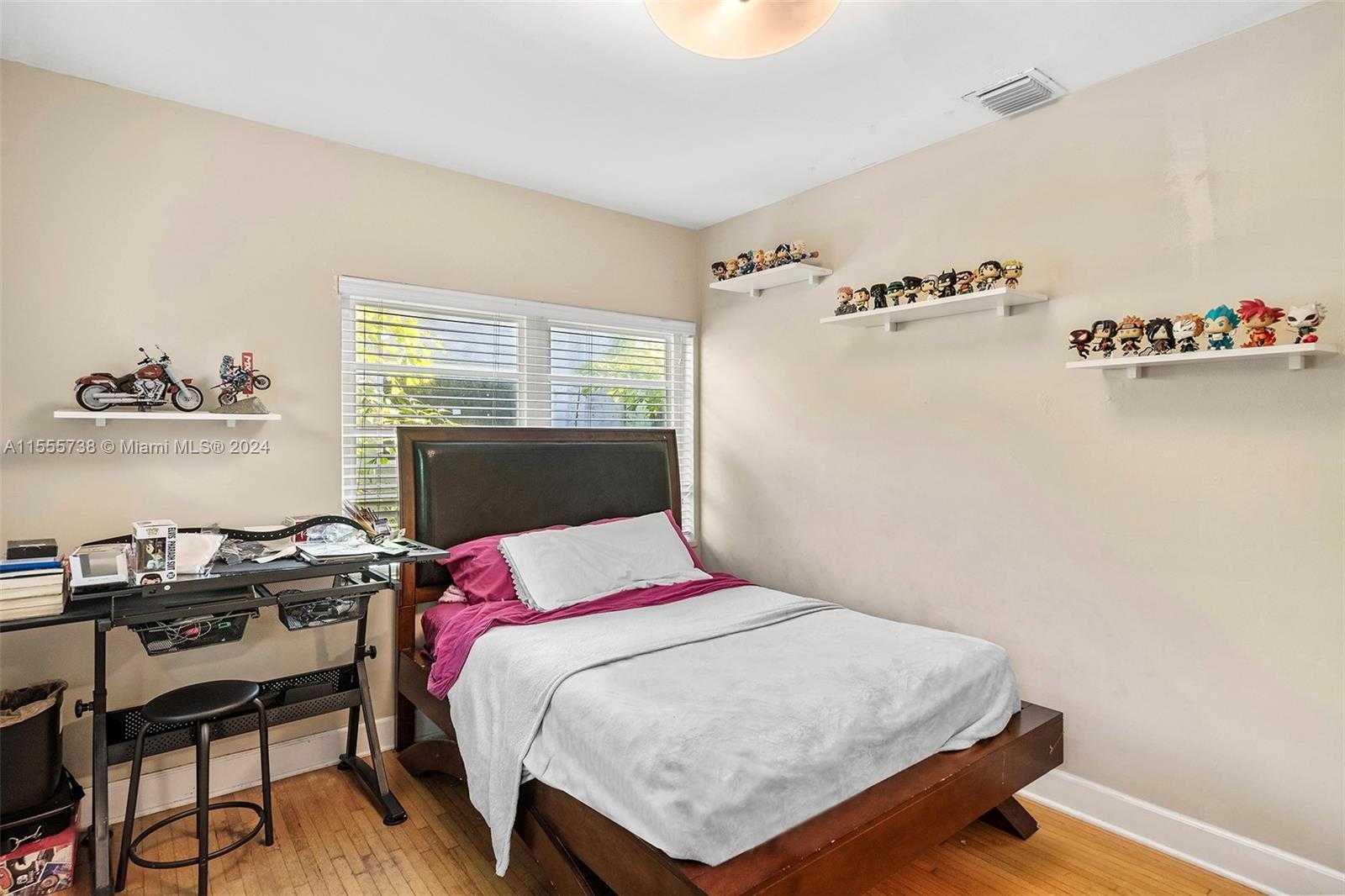 Small Image of 3440 NORTH MERIDIAN AVE, Miami Beach Number 25