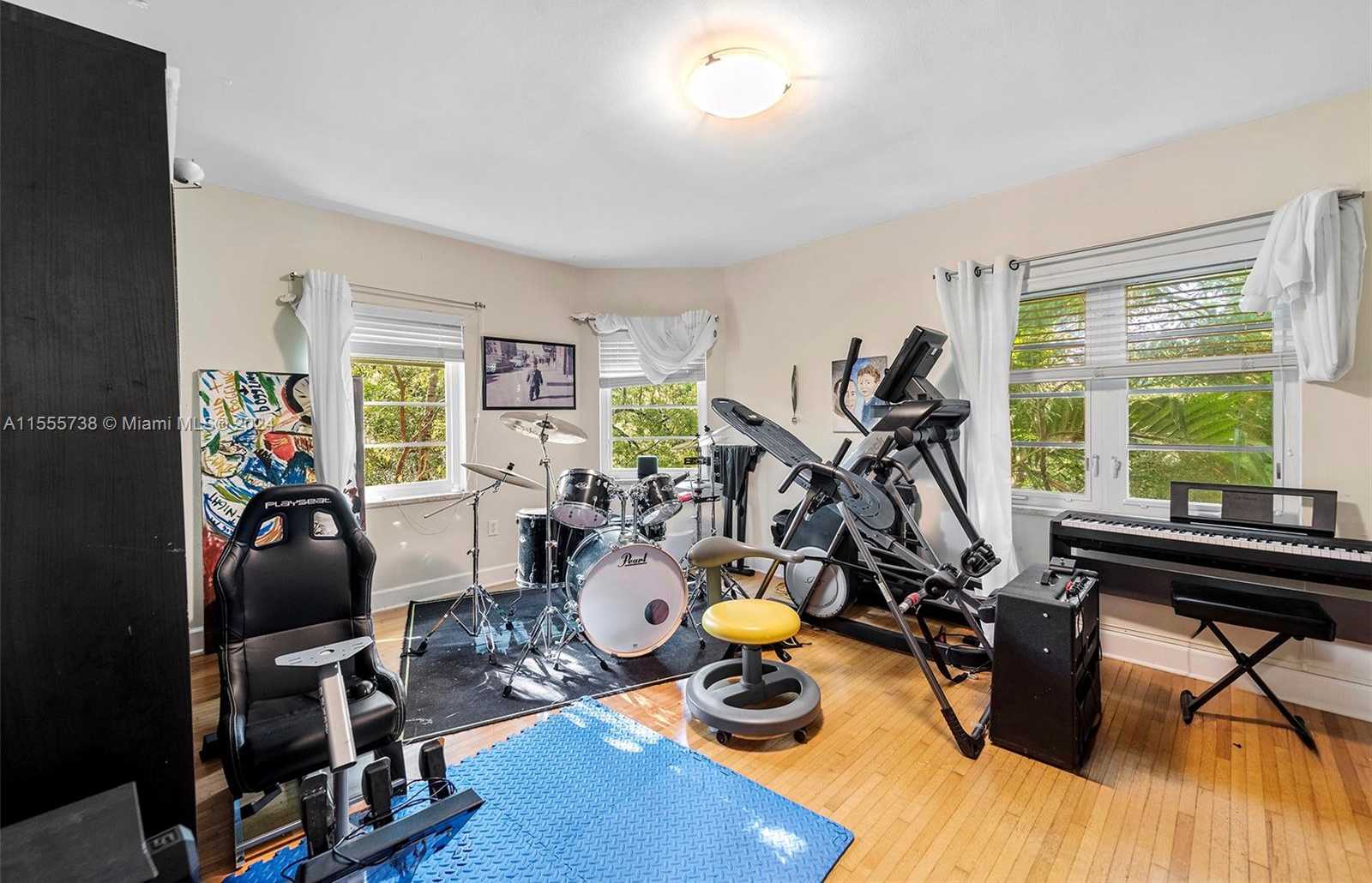 Small Image of 3440 NORTH MERIDIAN AVE, Miami Beach Number 28