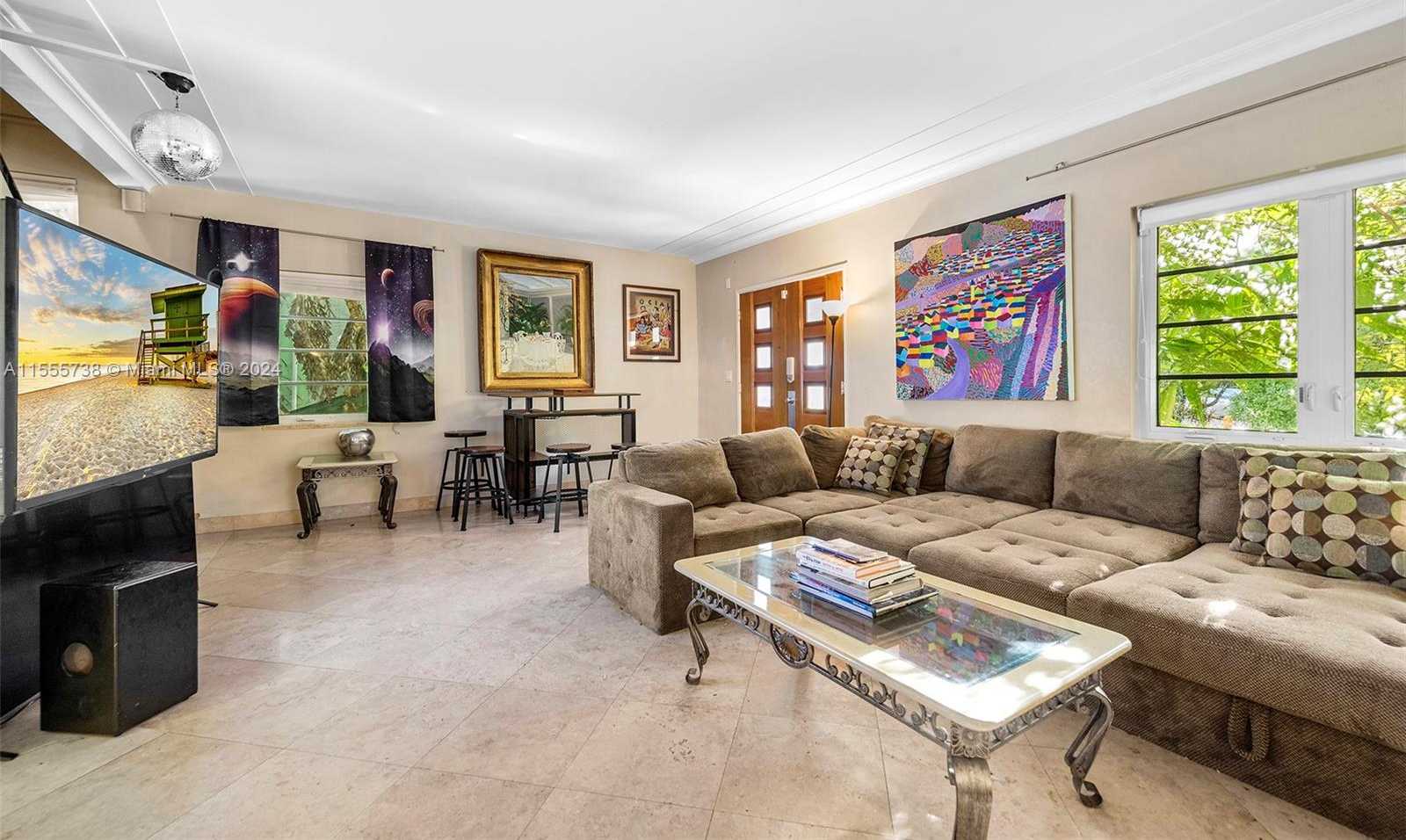 Small Image of 3440 NORTH MERIDIAN AVE, Miami Beach Number 4