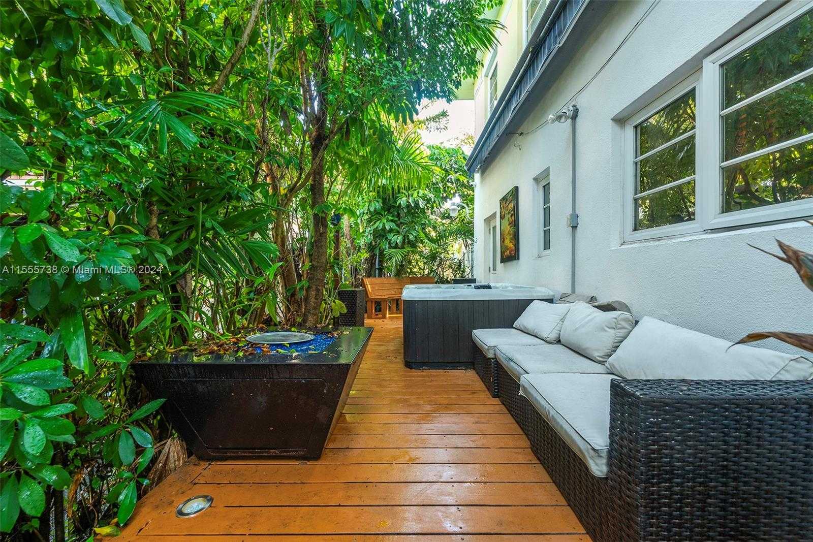 Small Image of 3440 NORTH MERIDIAN AVE, Miami Beach Number 41