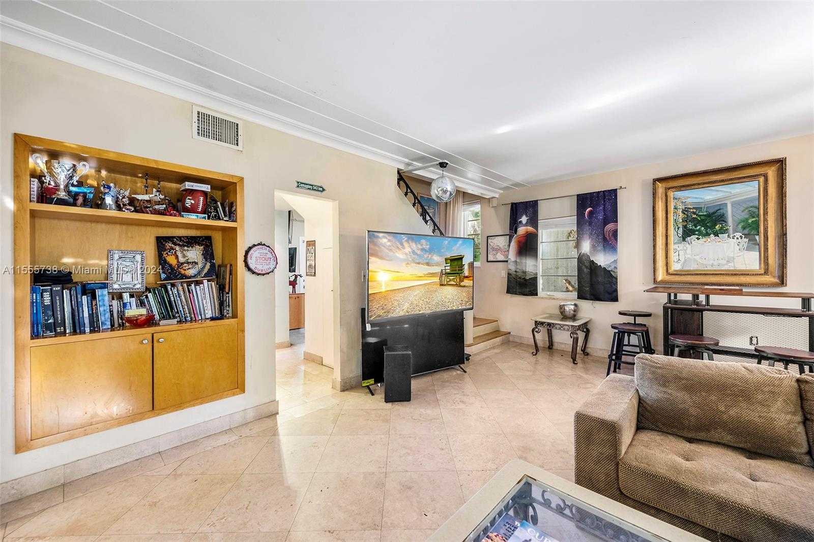 Small Image of 3440 NORTH MERIDIAN AVE, Miami Beach Number 5