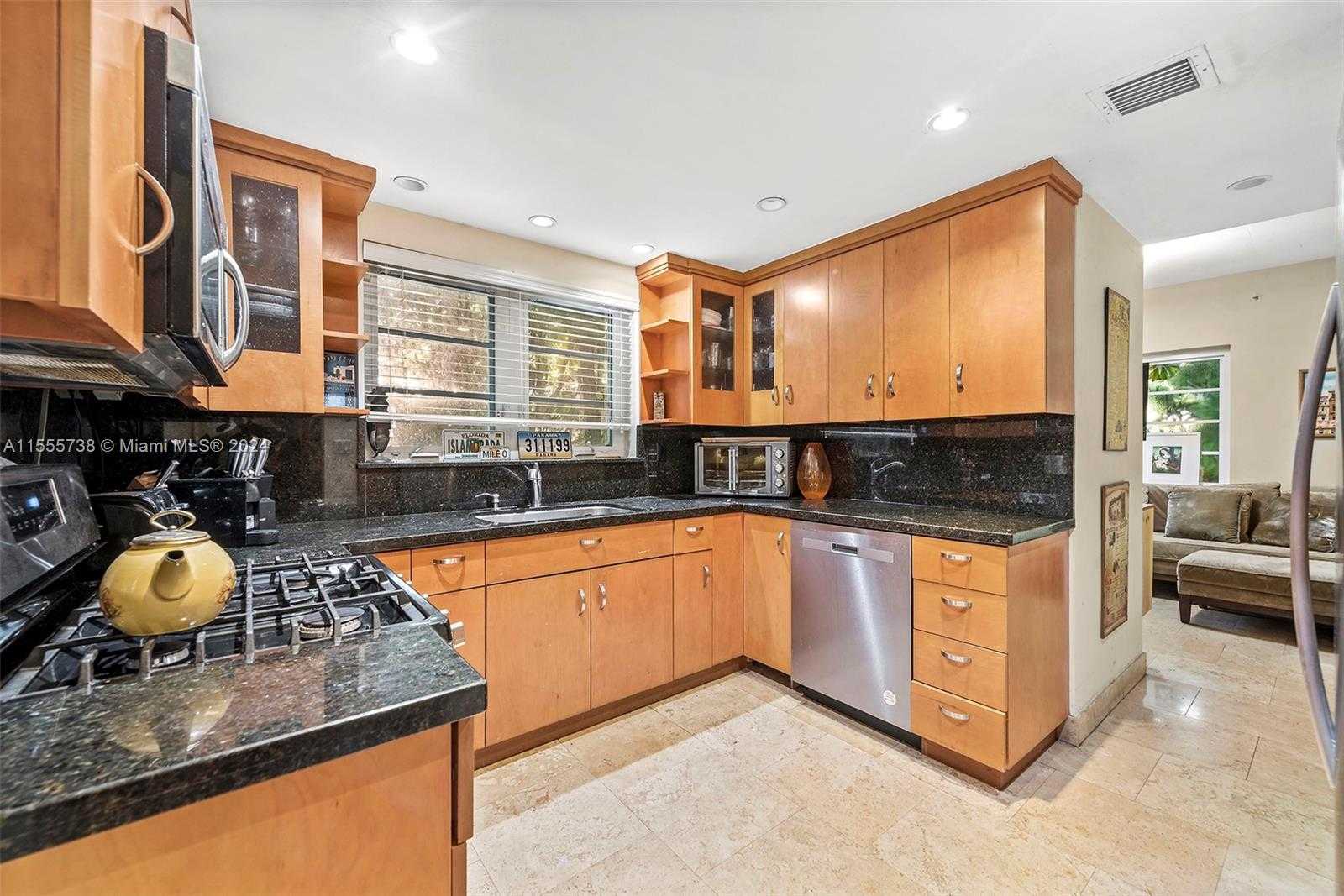 Small Image of 3440 NORTH MERIDIAN AVE, Miami Beach Number 9