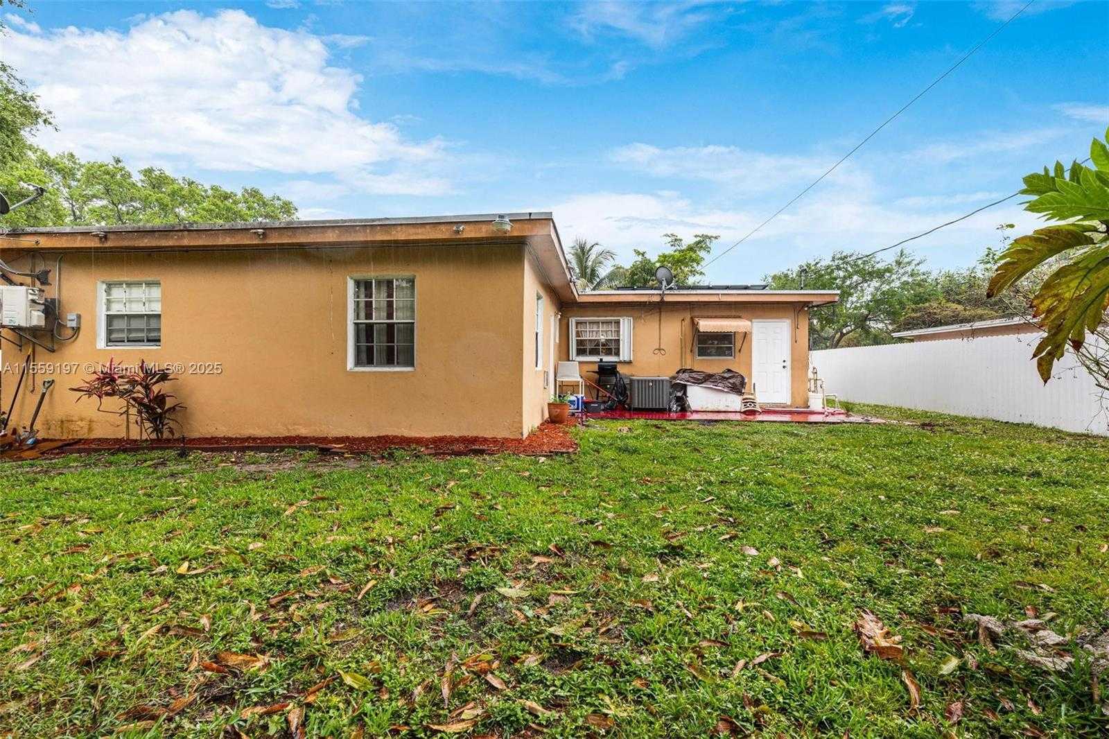 Small Image of 761 NORTH EAST 139TH ST, North Miami Number 33