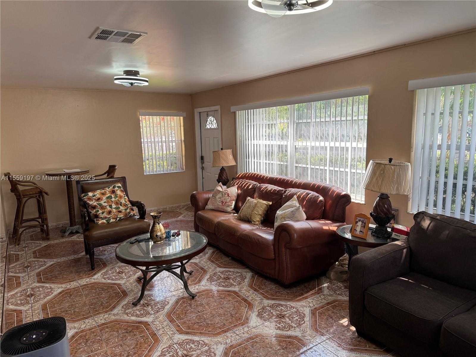 Small Image of 761 NORTH EAST 139TH ST, North Miami Number 4