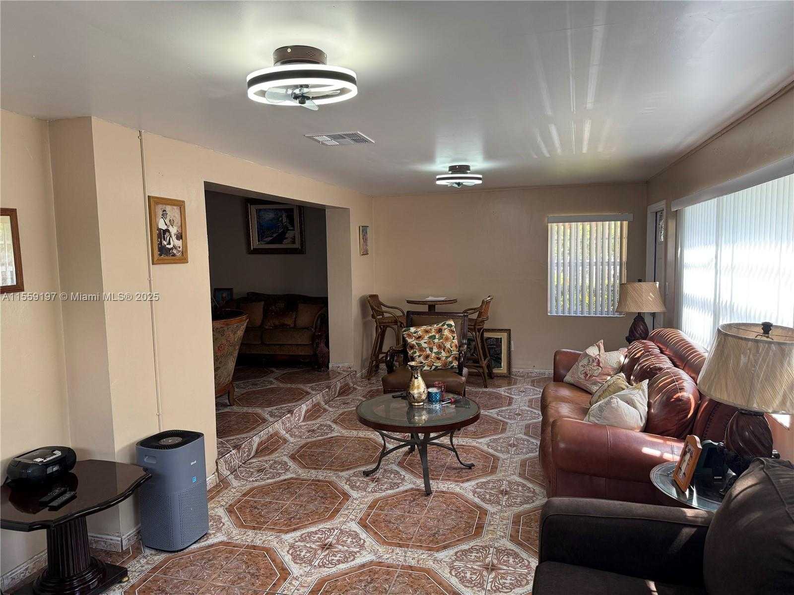 Small Image of 761 NORTH EAST 139TH ST, North Miami Number 5