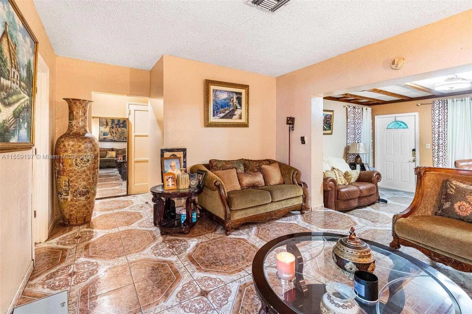 Small Image of 761 NORTH EAST 139TH ST, North Miami Number 8