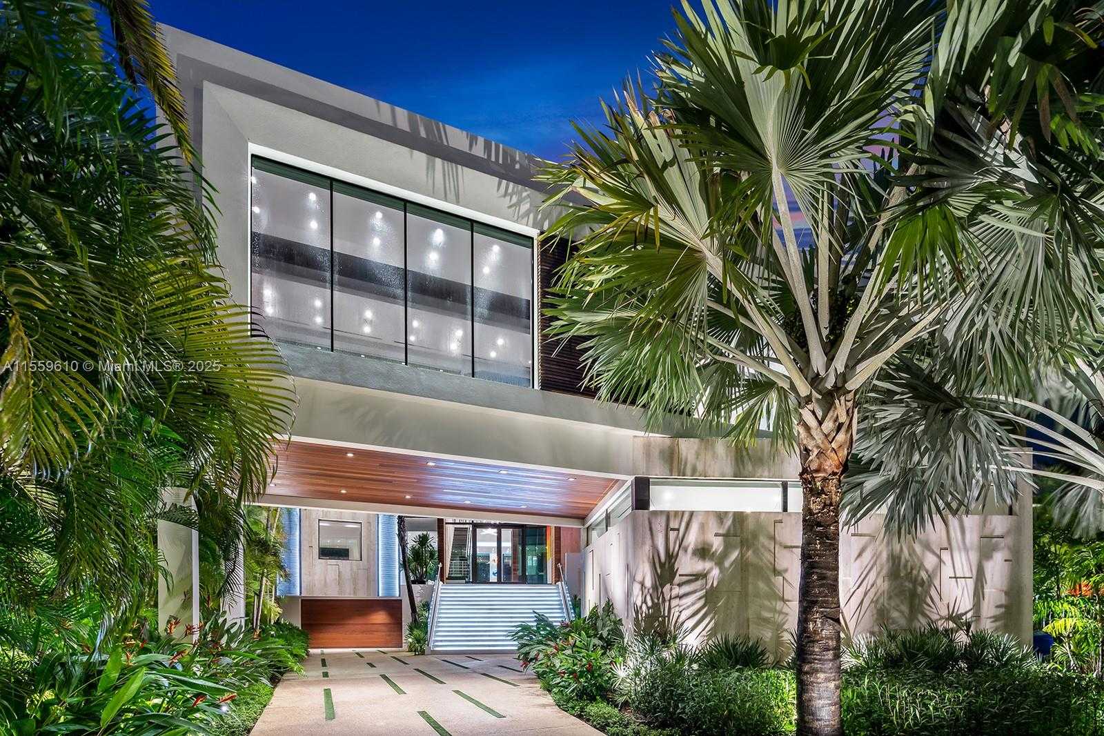 Small Image of 1133 BELLE MEADE ISLAND DR, Miami Number 10