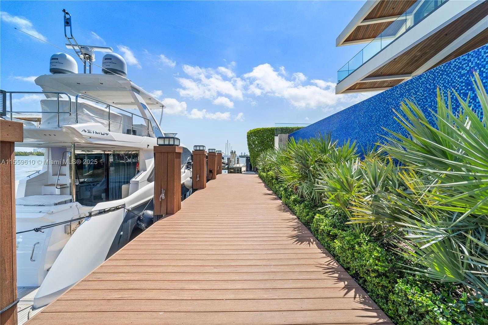 Small Image of 1133 BELLE MEADE ISLAND DR, Miami Number 11