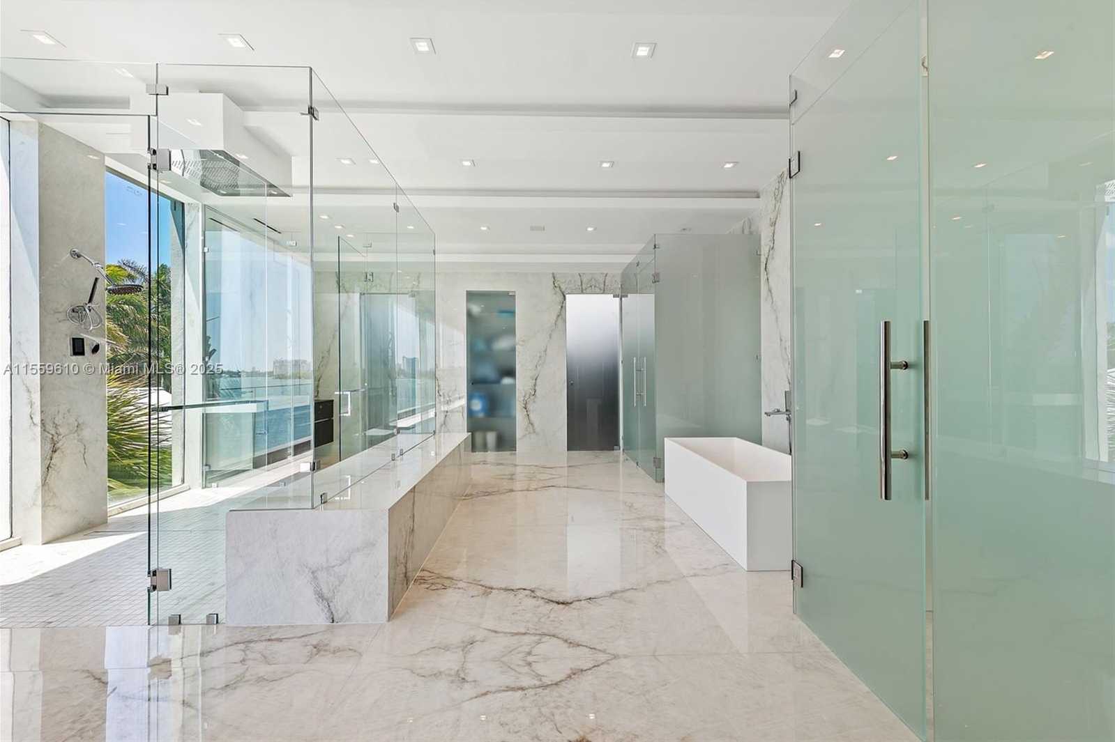 Small Image of 1133 BELLE MEADE ISLAND DR, Miami Number 17