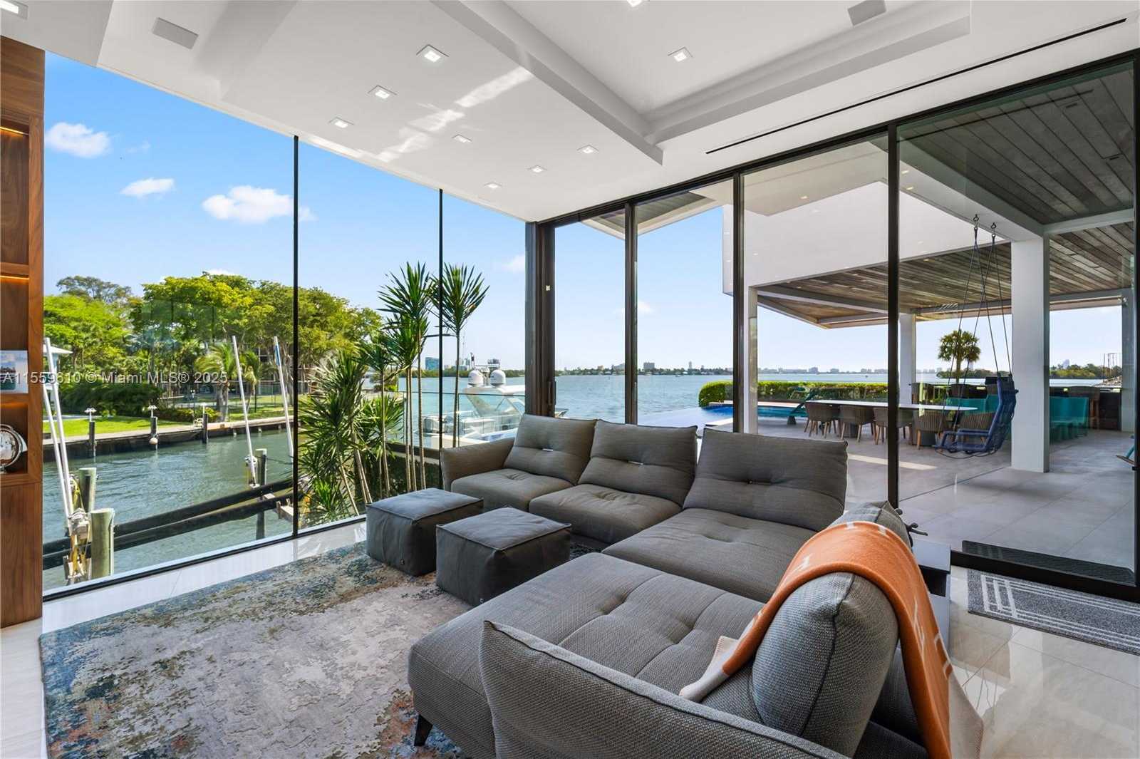 Small Image of 1133 BELLE MEADE ISLAND DR, Miami Number 18