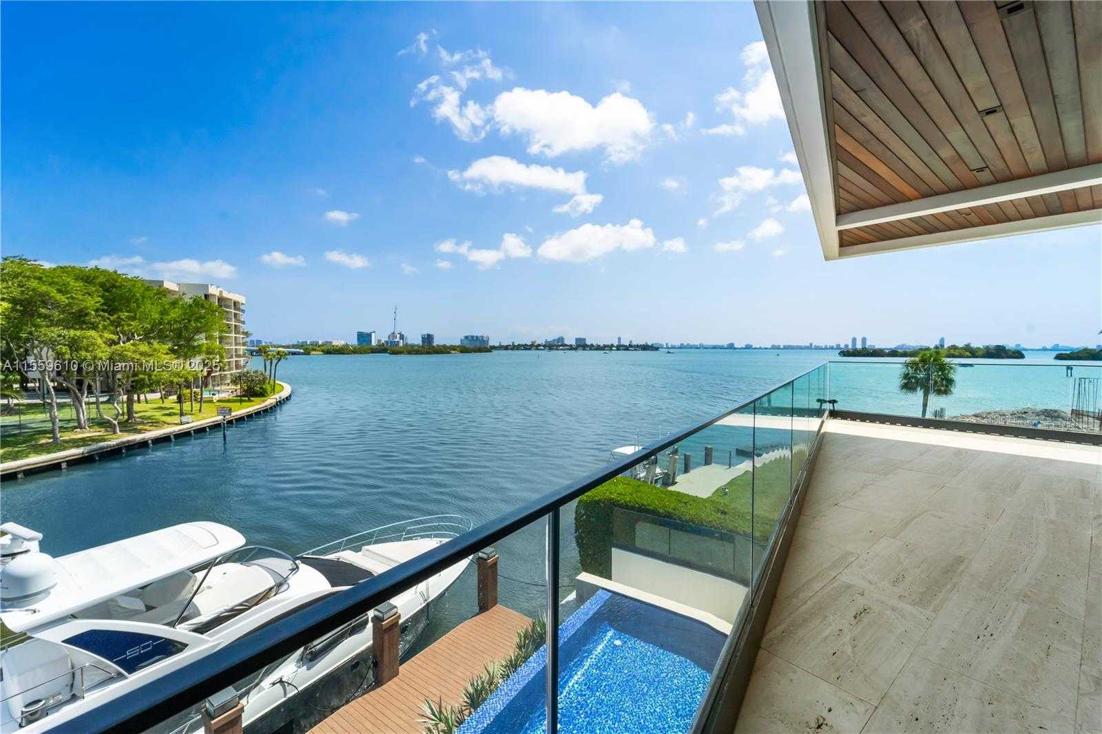 Small Image of 1133 BELLE MEADE ISLAND DR, Miami Number 21