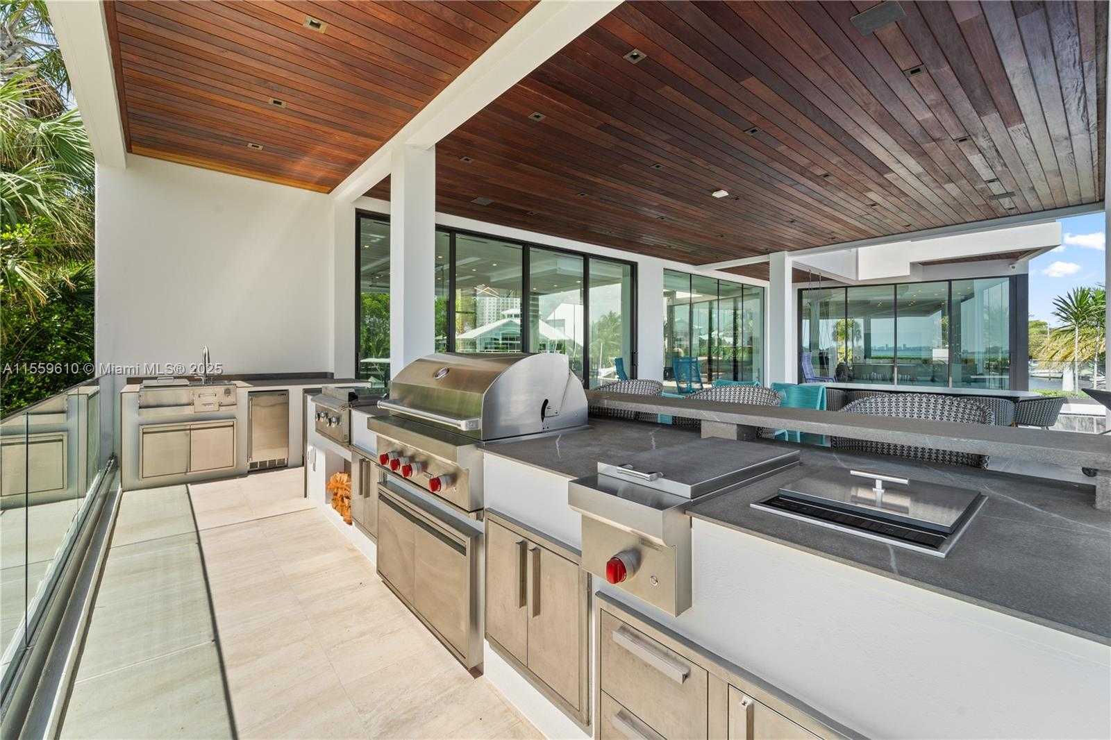 Small Image of 1133 BELLE MEADE ISLAND DR, Miami Number 28