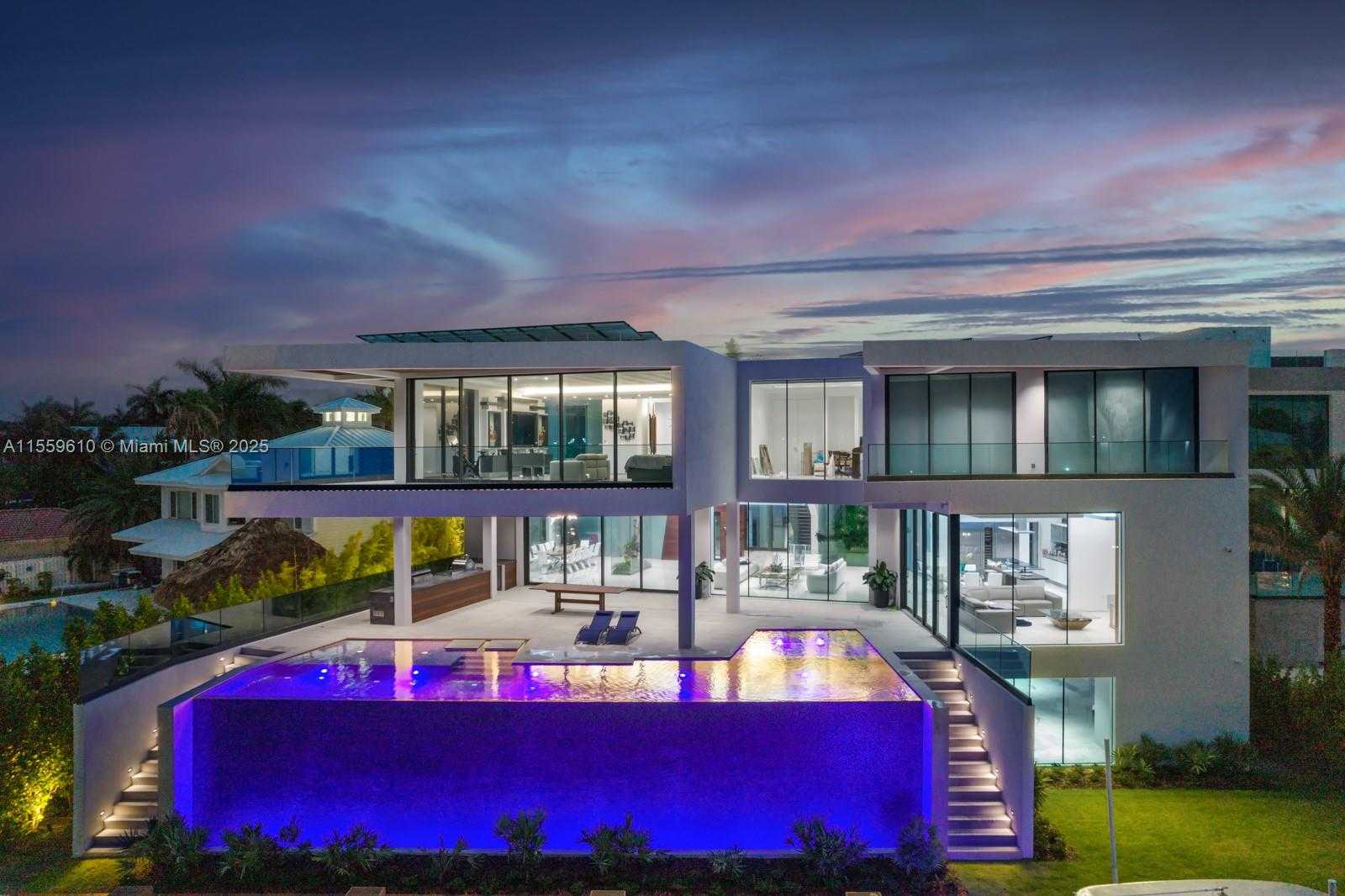 Small Image of 1133 BELLE MEADE ISLAND DR, Miami Number 31