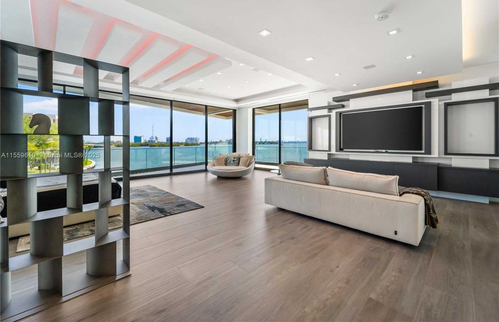 Small Image of 1133 BELLE MEADE ISLAND DR, Miami Number 38