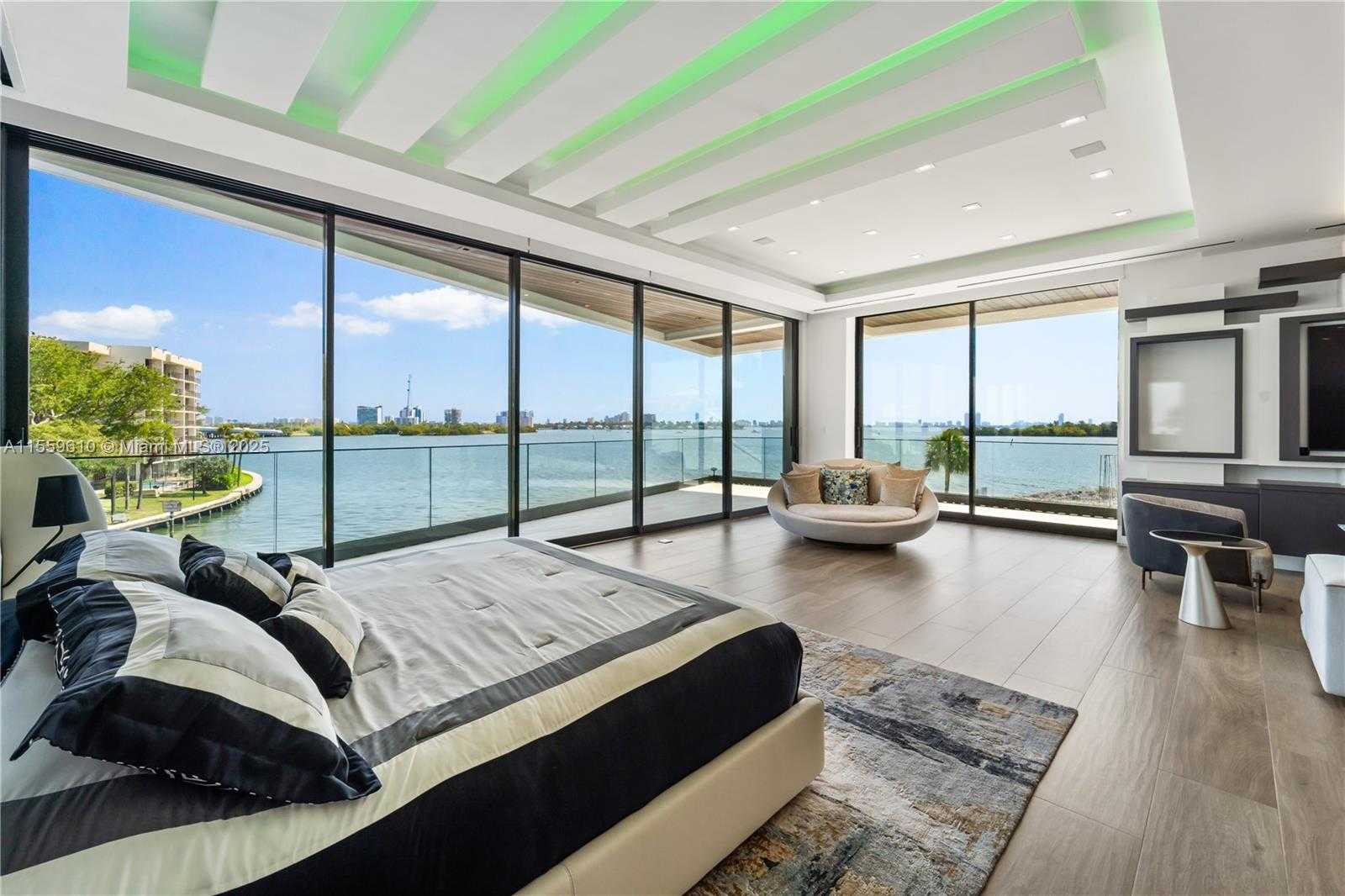 Small Image of 1133 BELLE MEADE ISLAND DR, Miami Number 39