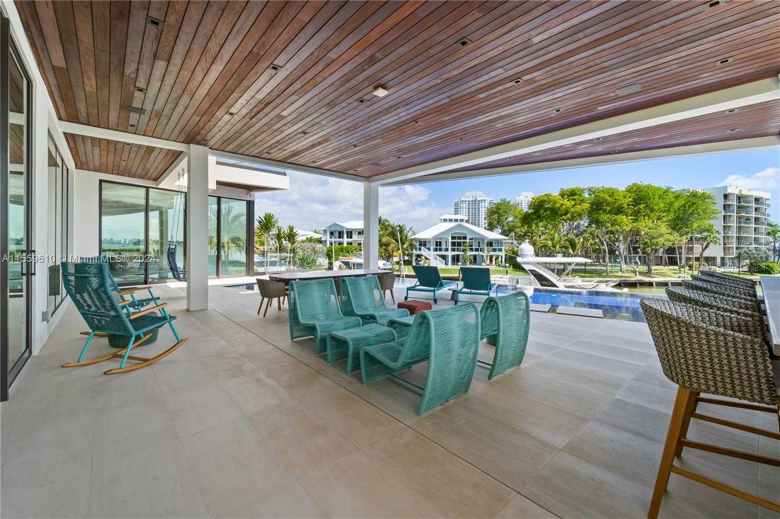 Small Image of 1133 BELLE MEADE ISLAND DR, Miami Number 42