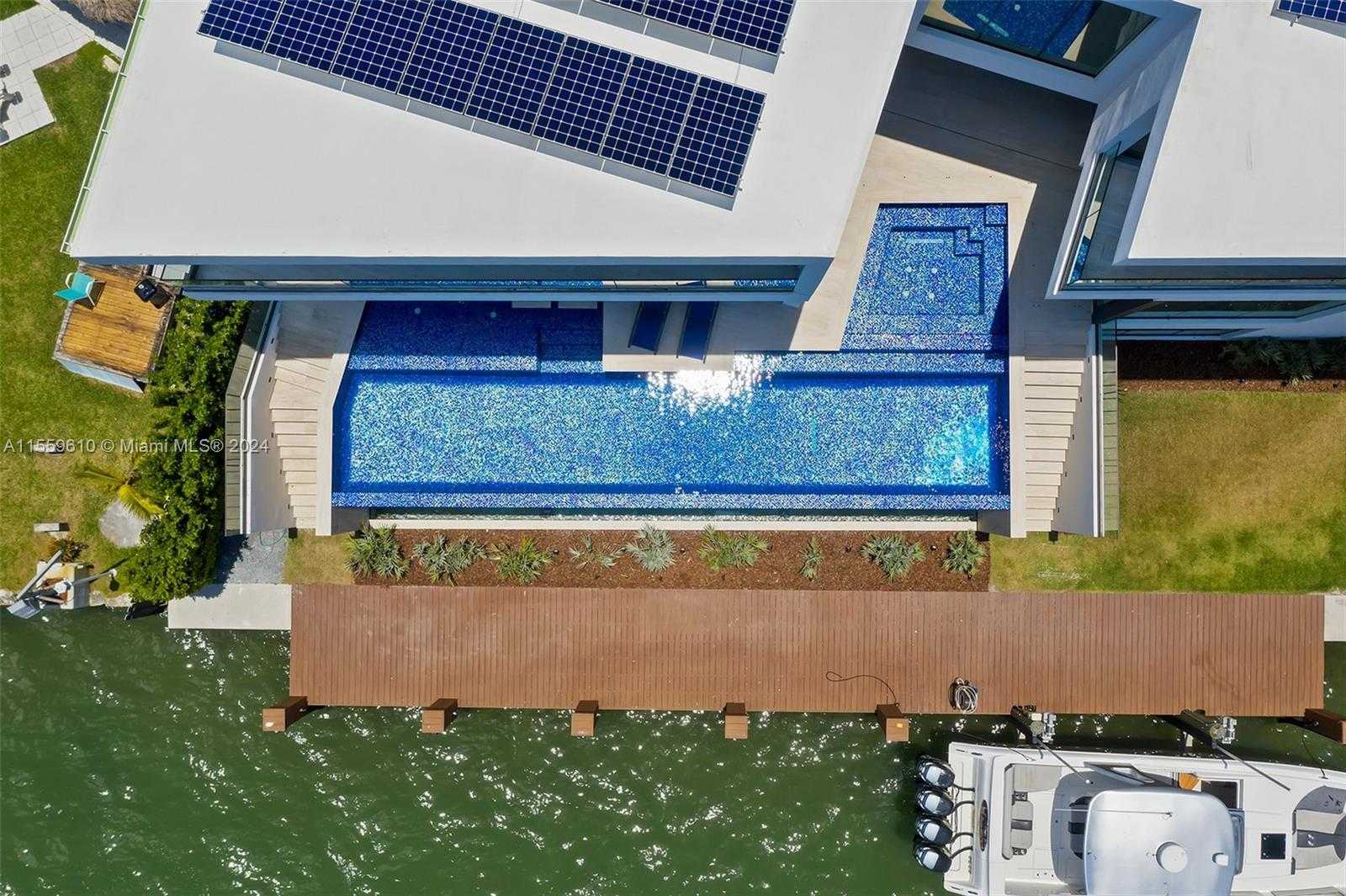 Small Image of 1133 BELLE MEADE ISLAND DR, Miami Number 44