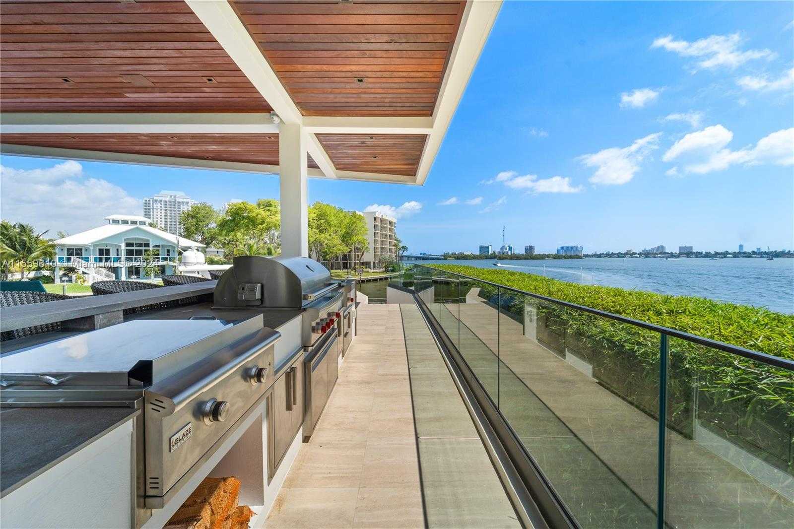 Small Image of 1133 BELLE MEADE ISLAND DR, Miami Number 46