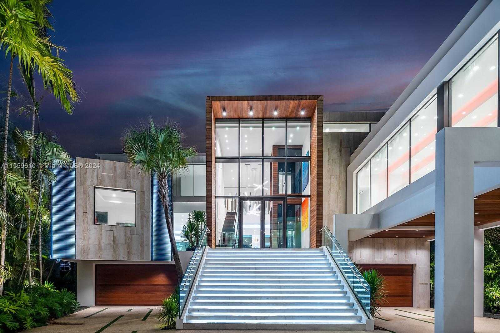 Small Image of 1133 BELLE MEADE ISLAND DR, Miami Number 49