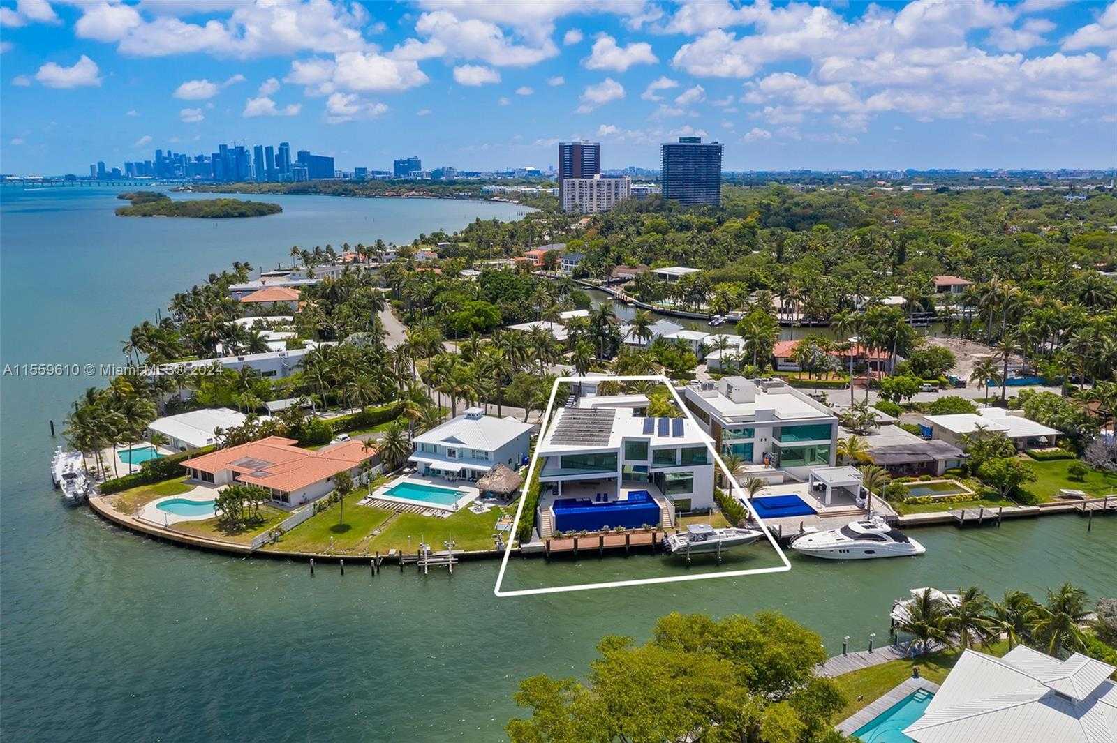Small Image of 1133 BELLE MEADE ISLAND DR, Miami Number 50