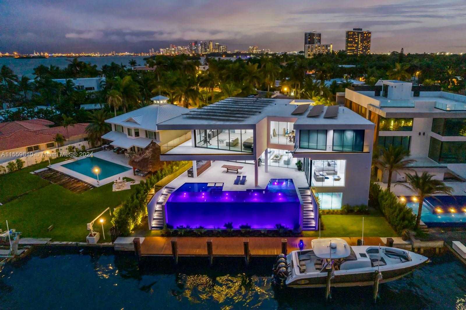 Small Image of 1133 BELLE MEADE ISLAND DR, Miami Number 53