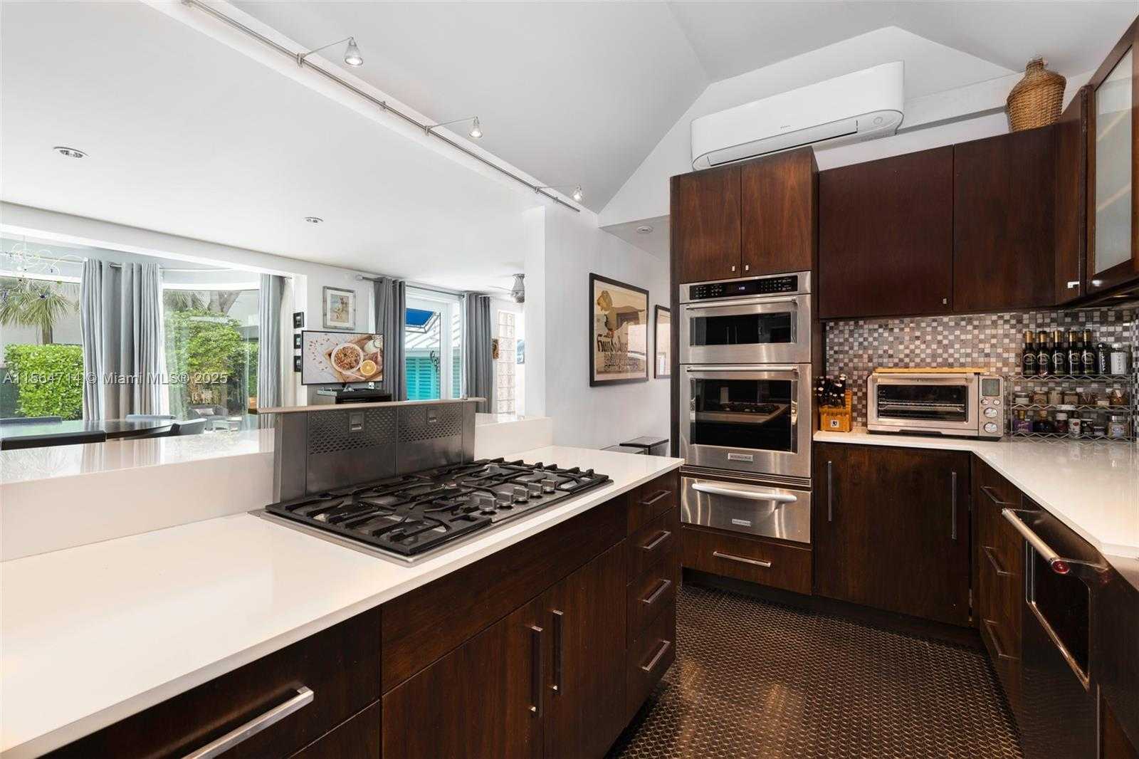 Small Image of 3950 HARDIE AVE, Coconut Grove Number 7