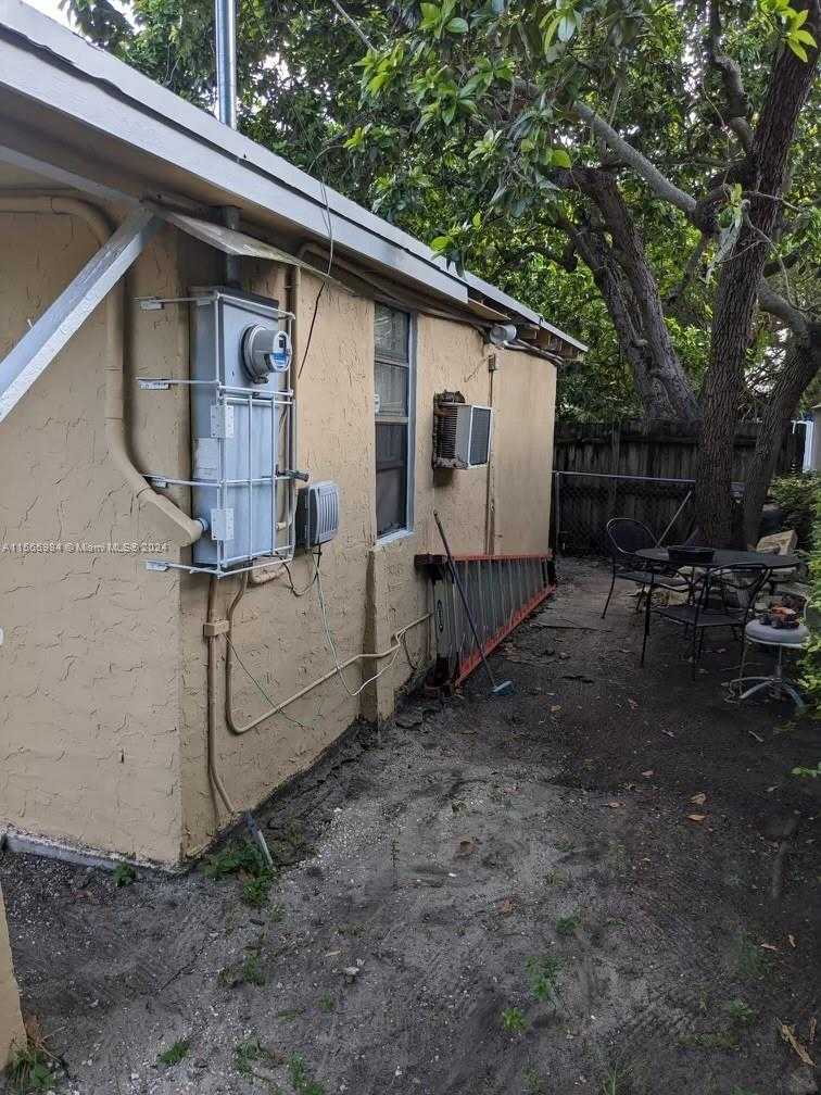 Small Image of 8016 NORTH WEST 9TH AVE, Miami Number 4