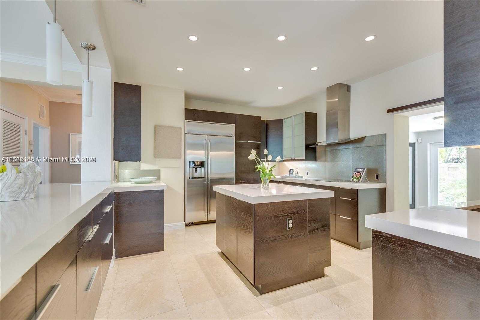 Small Image of 4323 NORTH BAY RD, Miami Beach Number 10