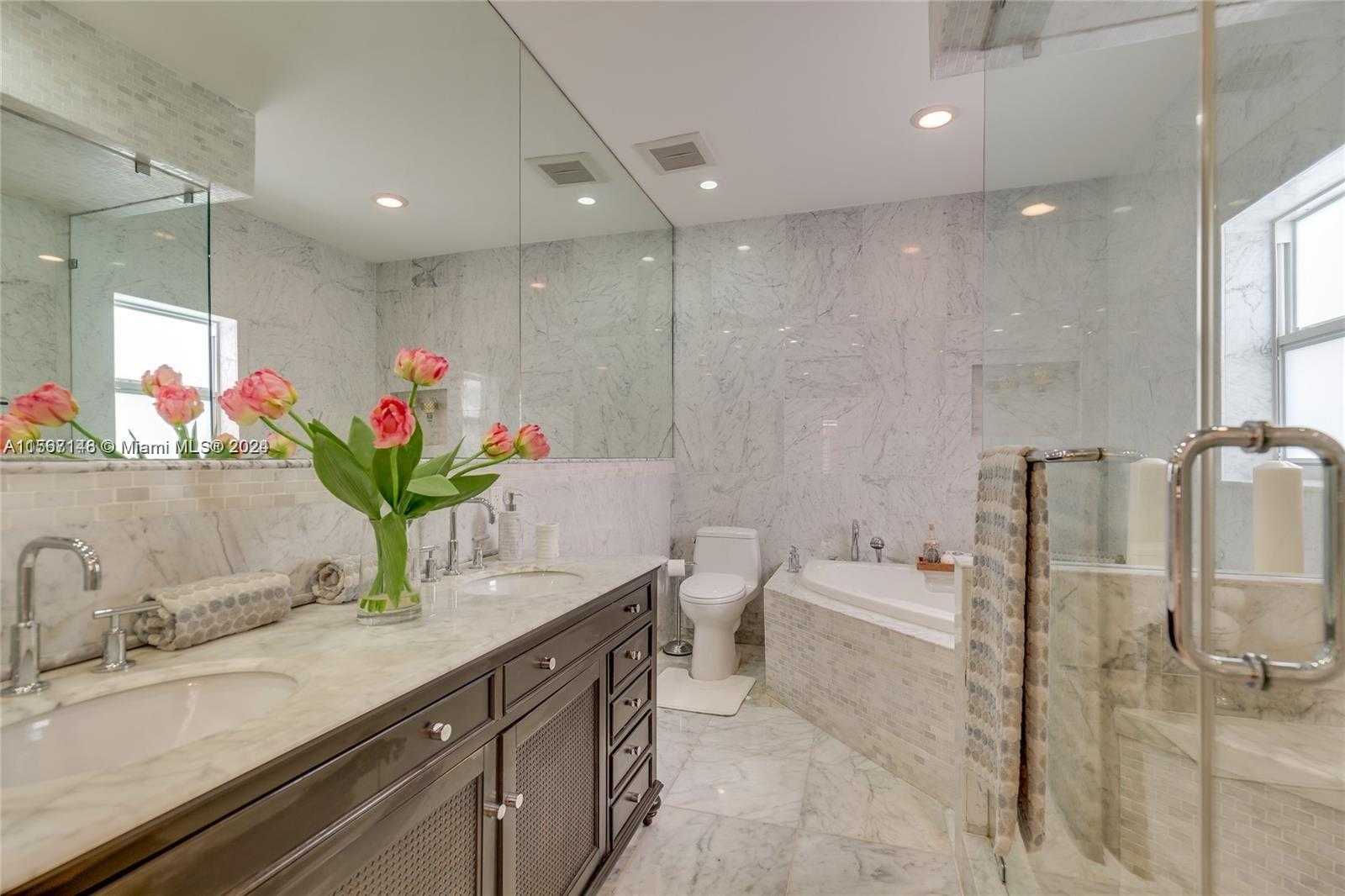 Small Image of 4323 NORTH BAY RD, Miami Beach Number 14